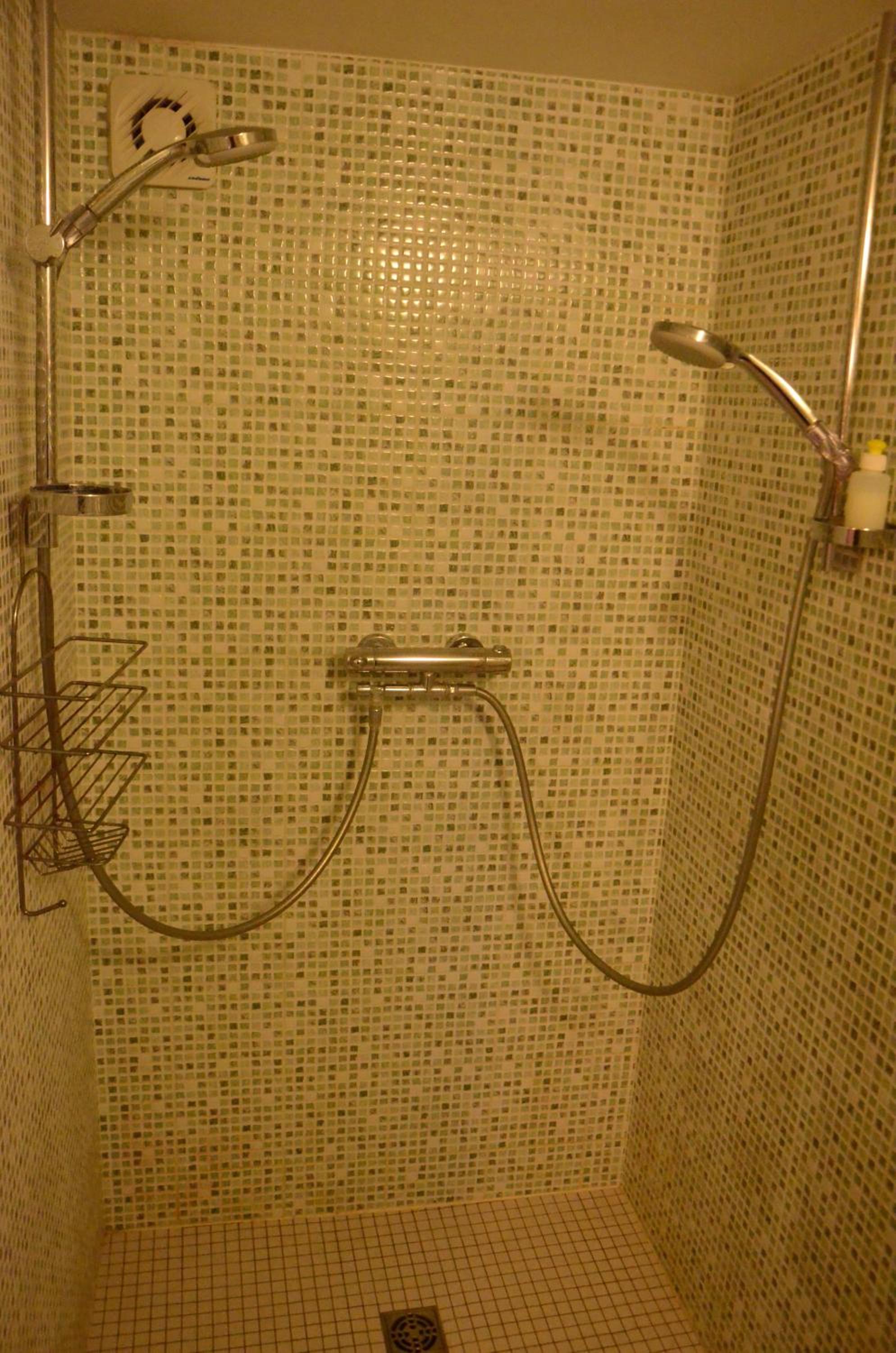 Family Room with Private Bathroom photo 3
