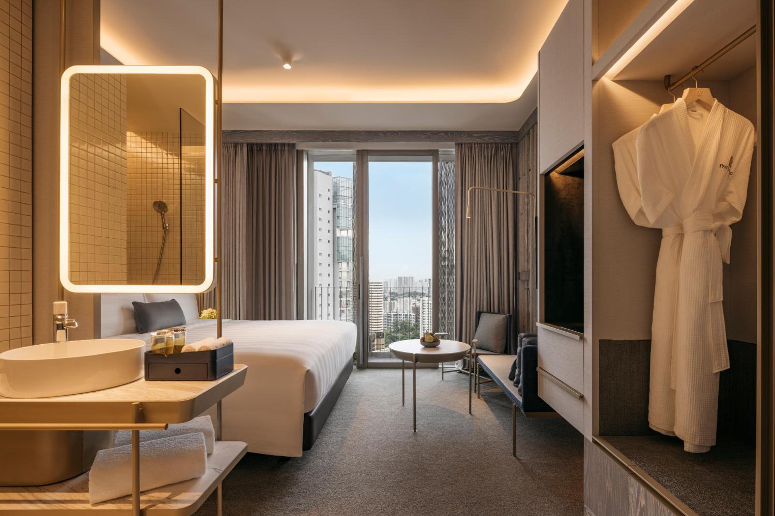 Premier King Room with One King Bed (Non Smoking)