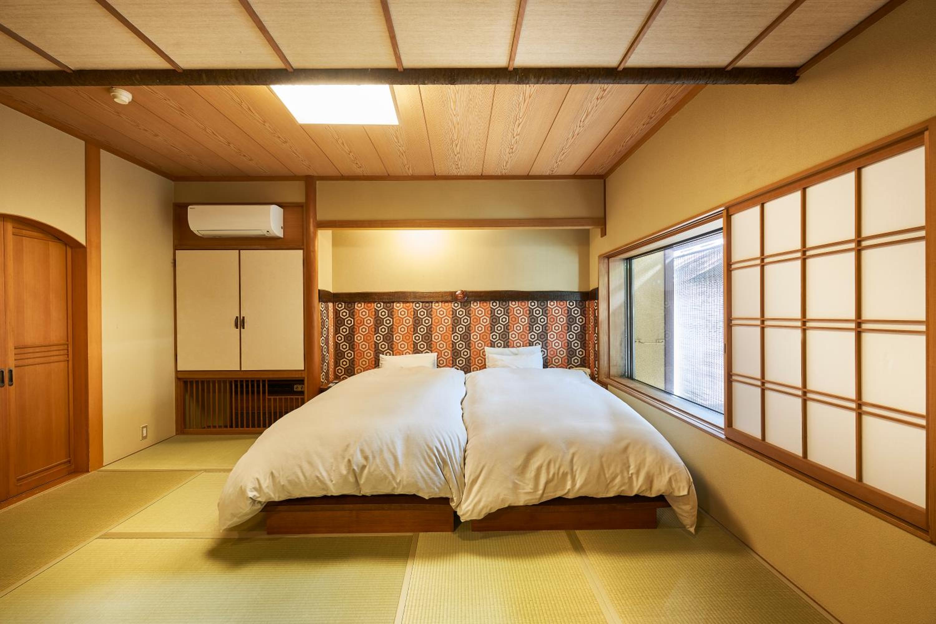 Twin Room with Bathroom - Photo 13