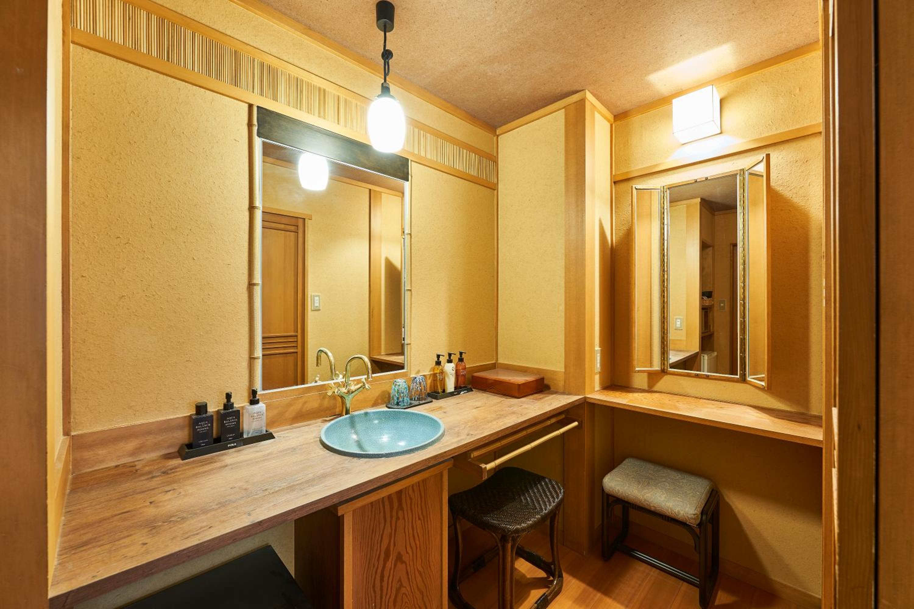 Twin Room with Bathroom - Photo 11