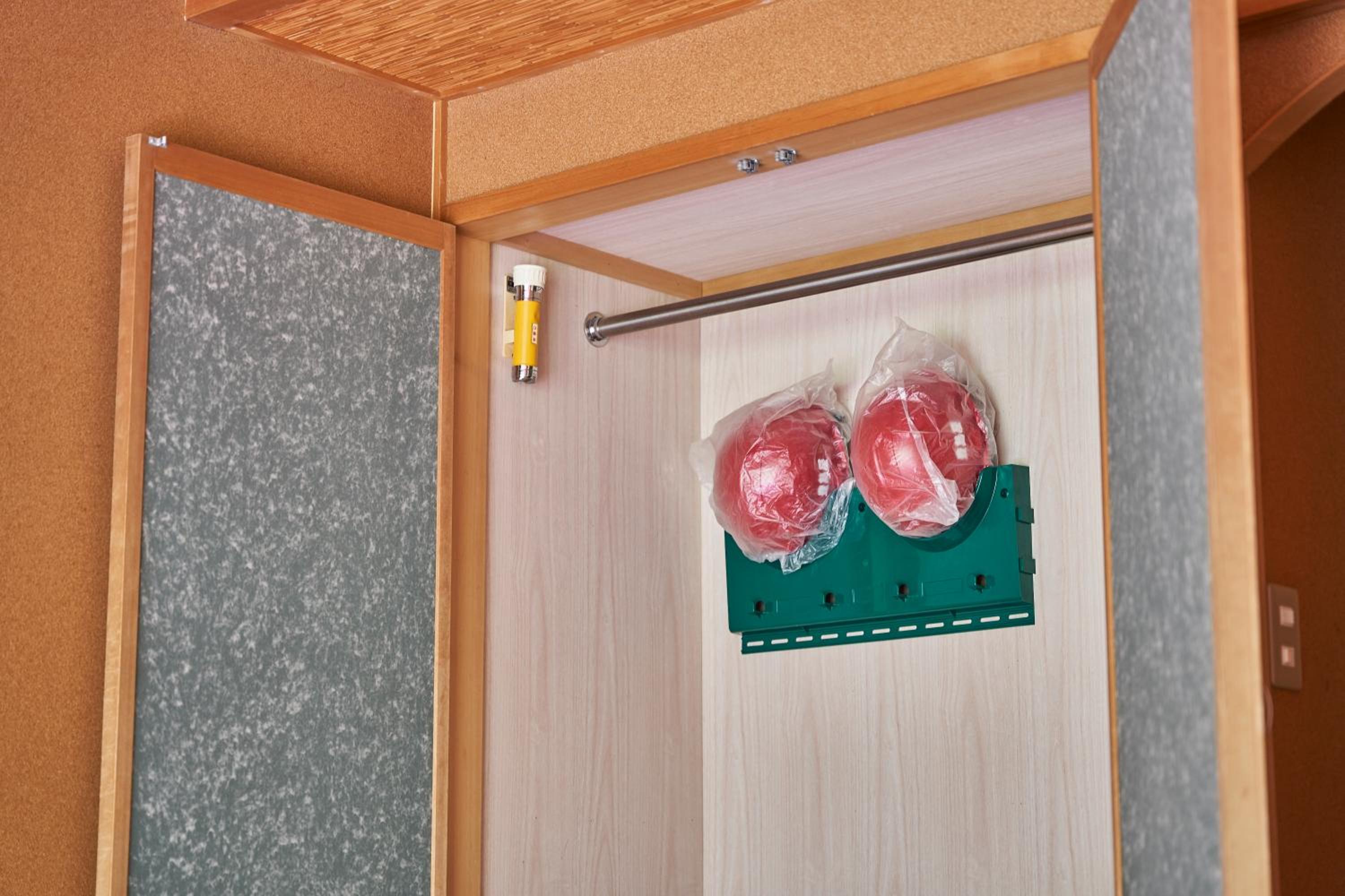 Twin Room with Bathroom - Photo 3