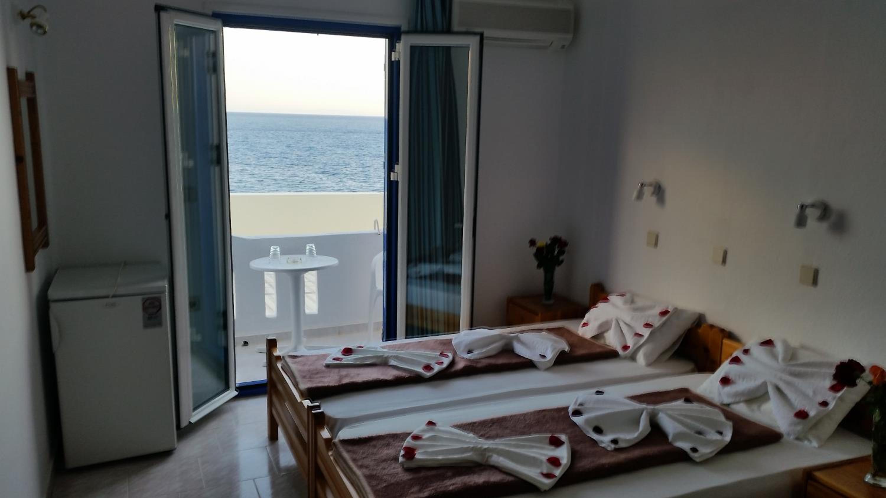 Double or Twin Room with Sea View photo 3