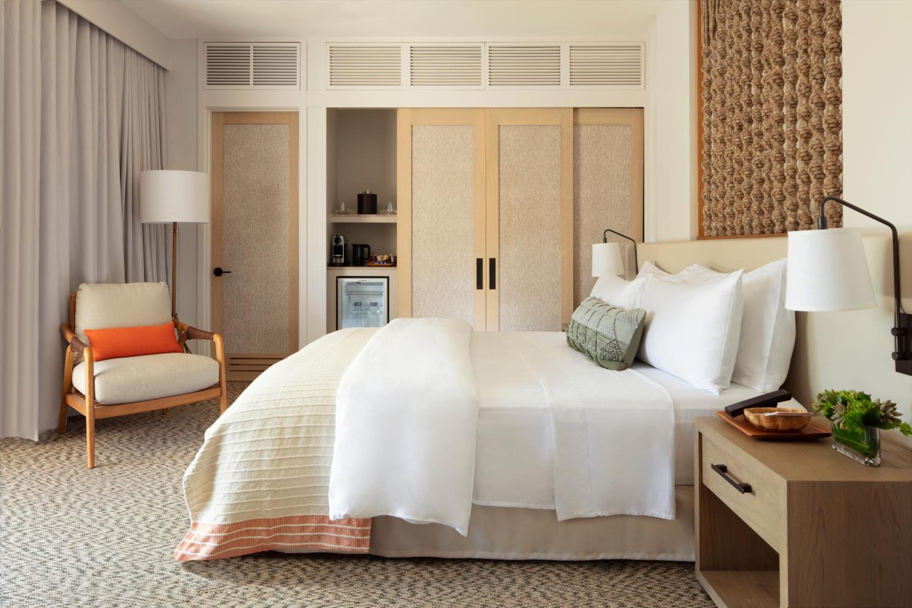 King Room with One King Bed (Non Smoking)