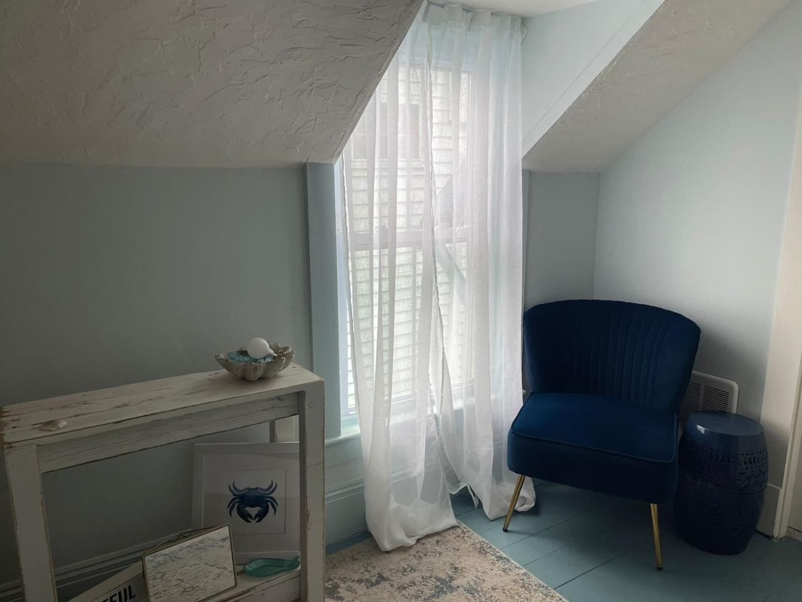 Queen Room photo 2