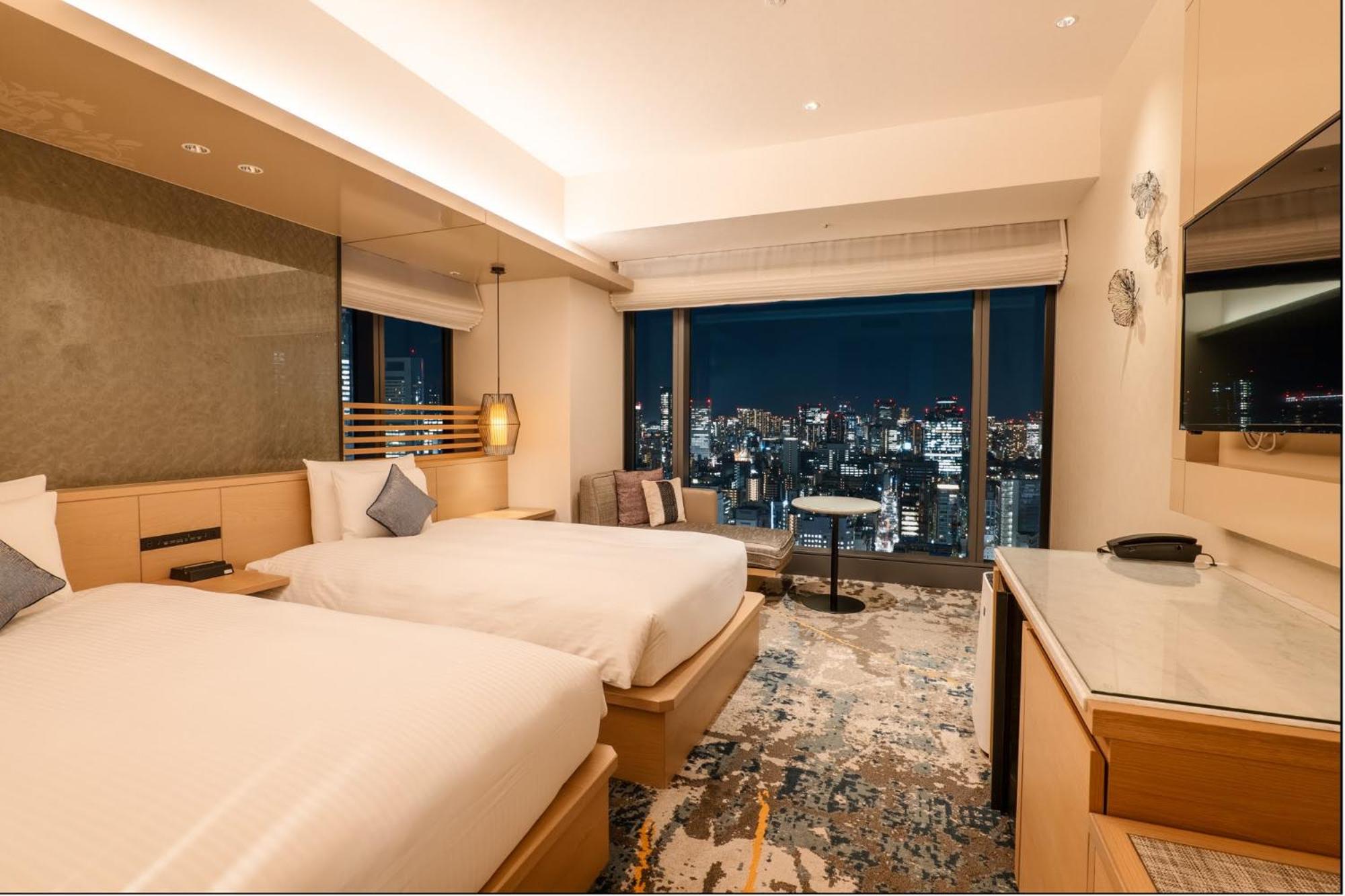 Deluxe Corner Twin Room - City View