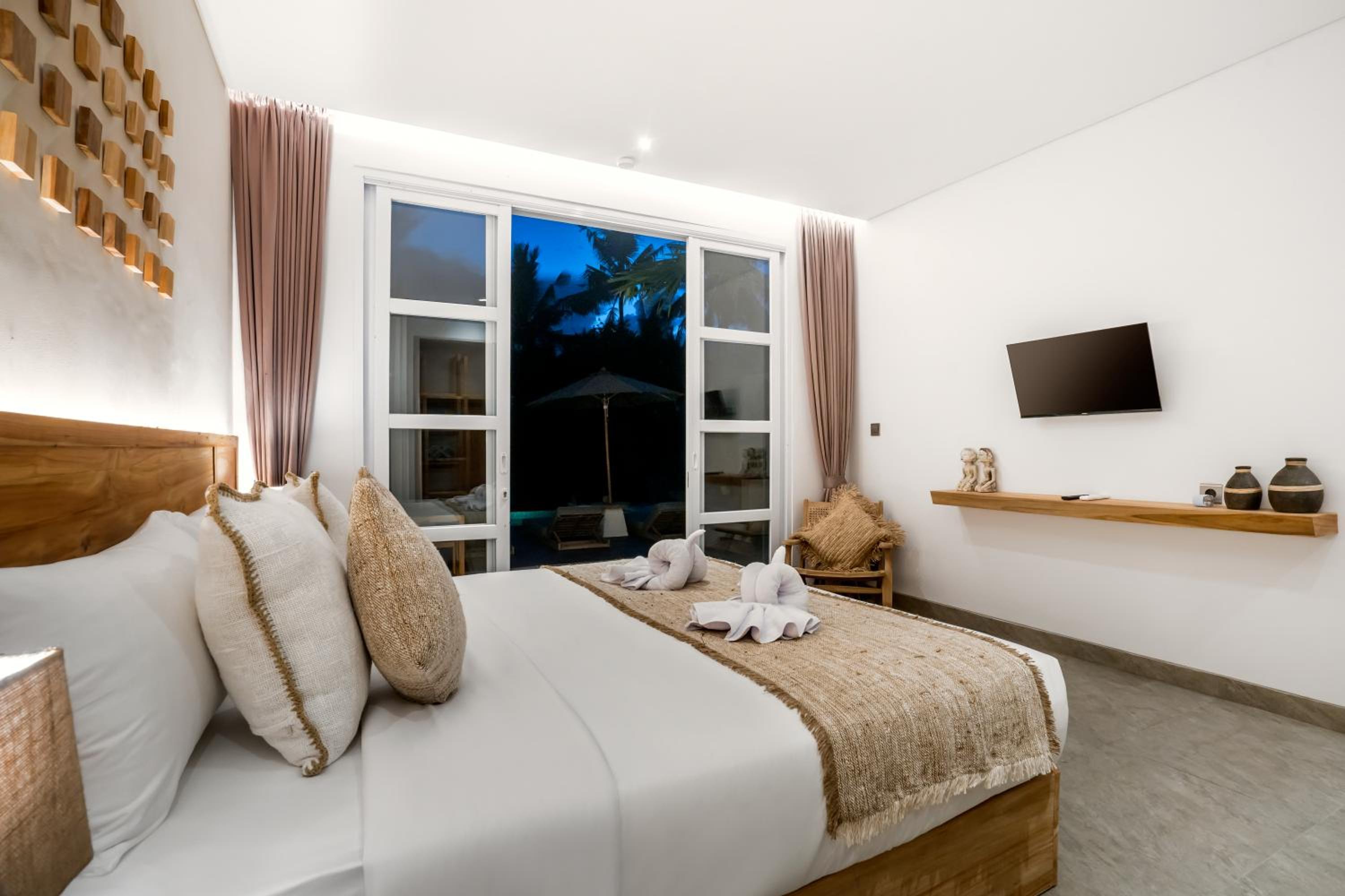 Three-Bedroom Villa - Photo 27