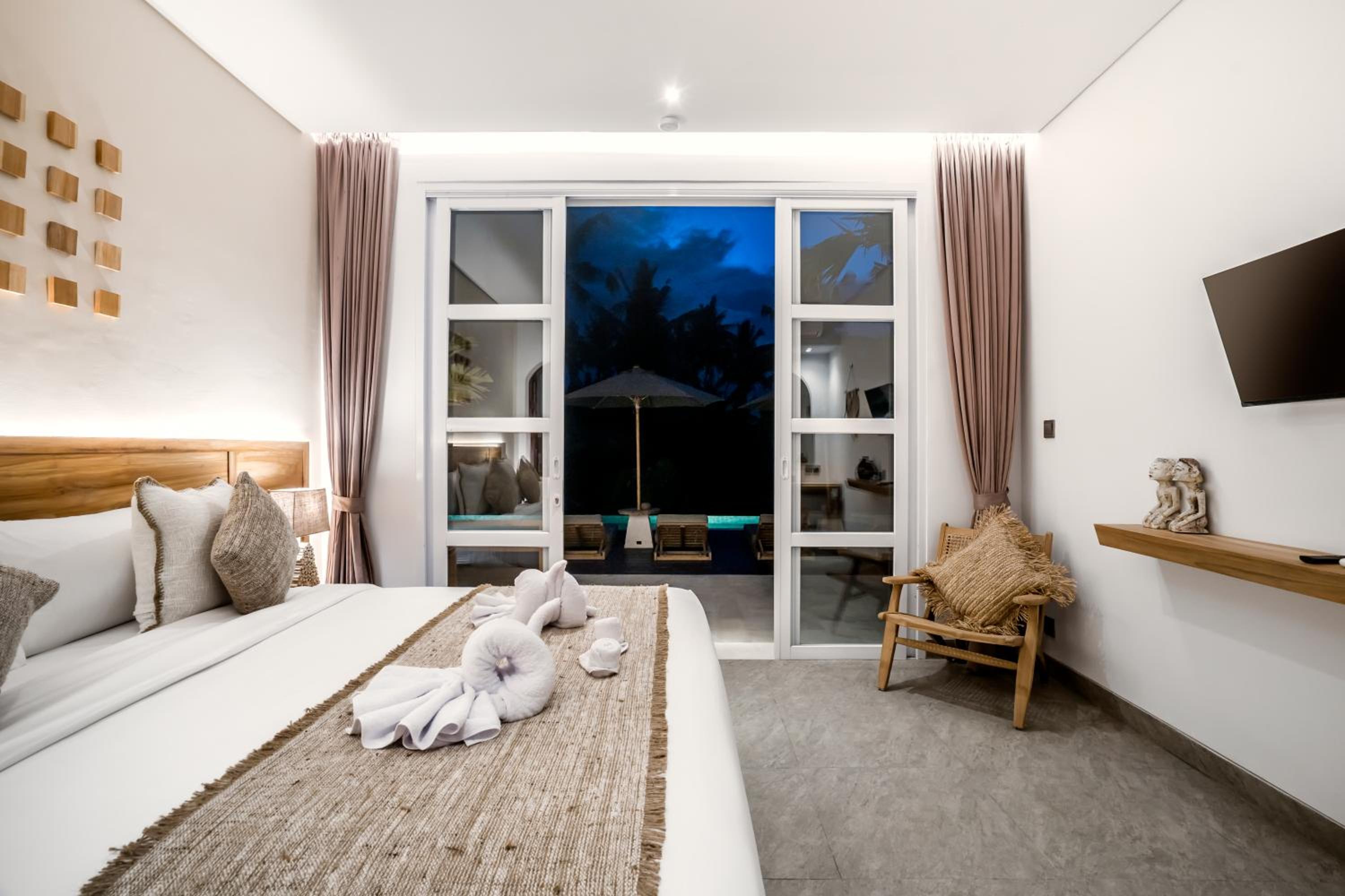 Three-Bedroom Villa - Photo 22