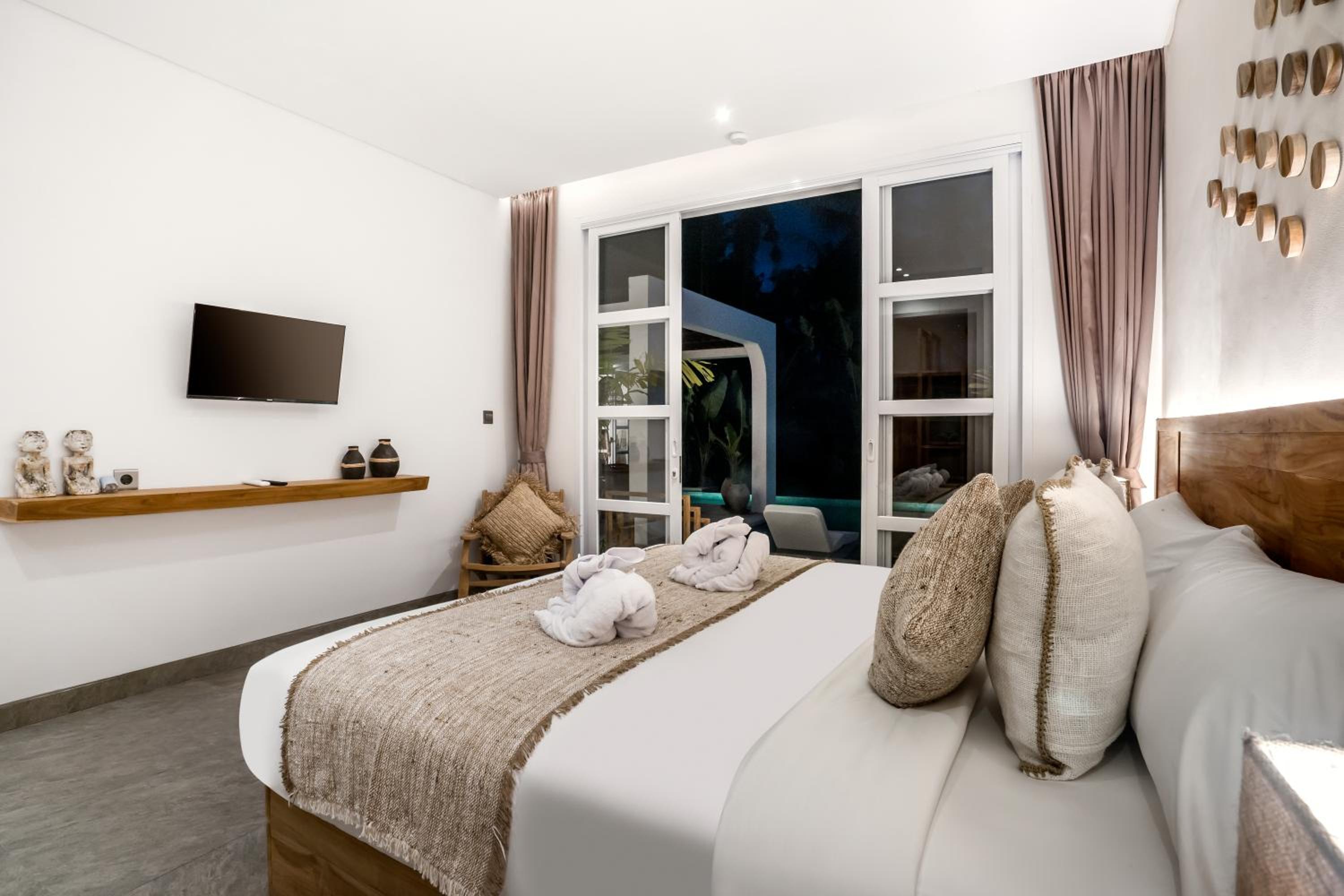 Three-Bedroom Villa - Photo 53