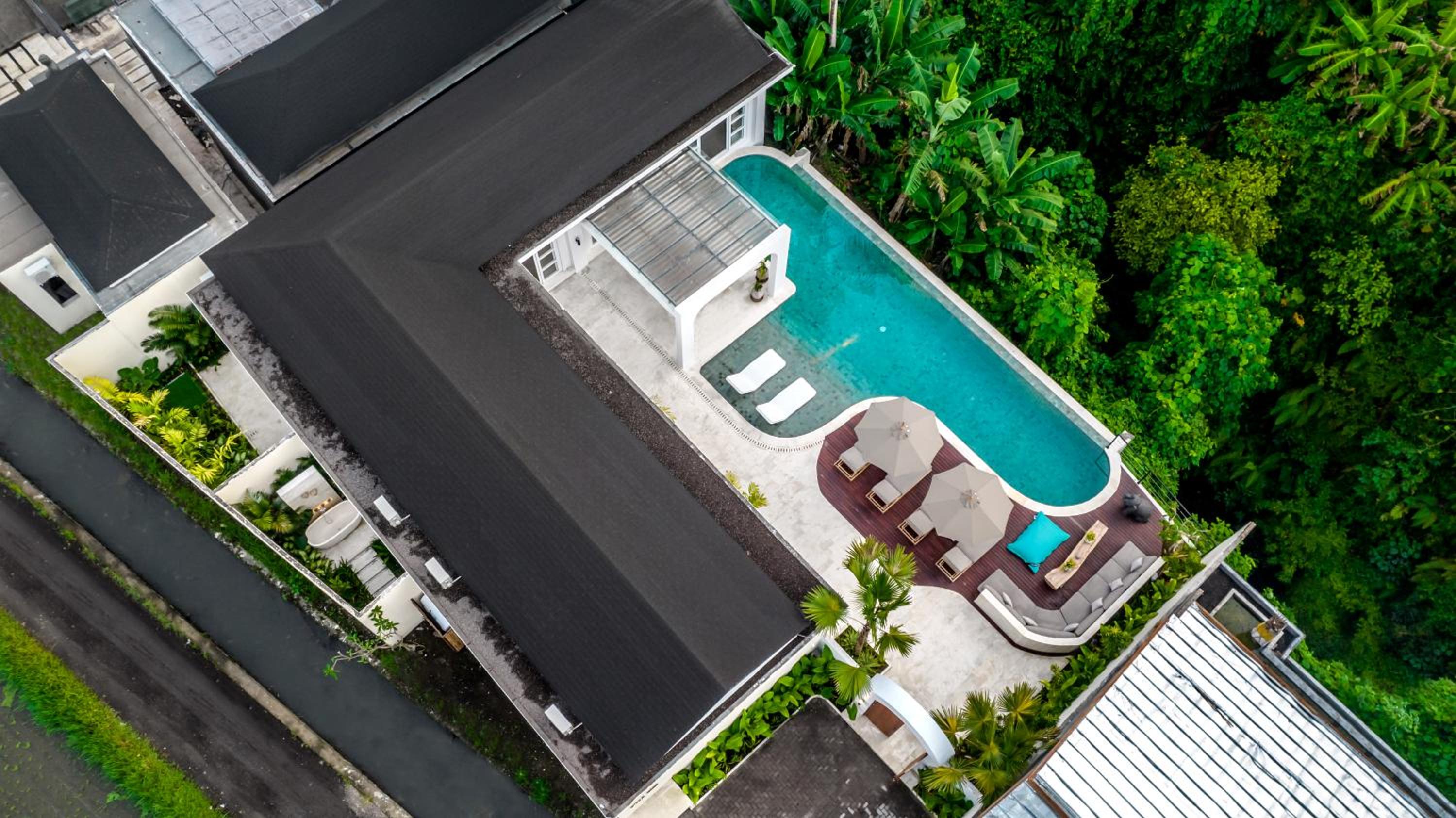 Three-Bedroom Villa - Photo 18