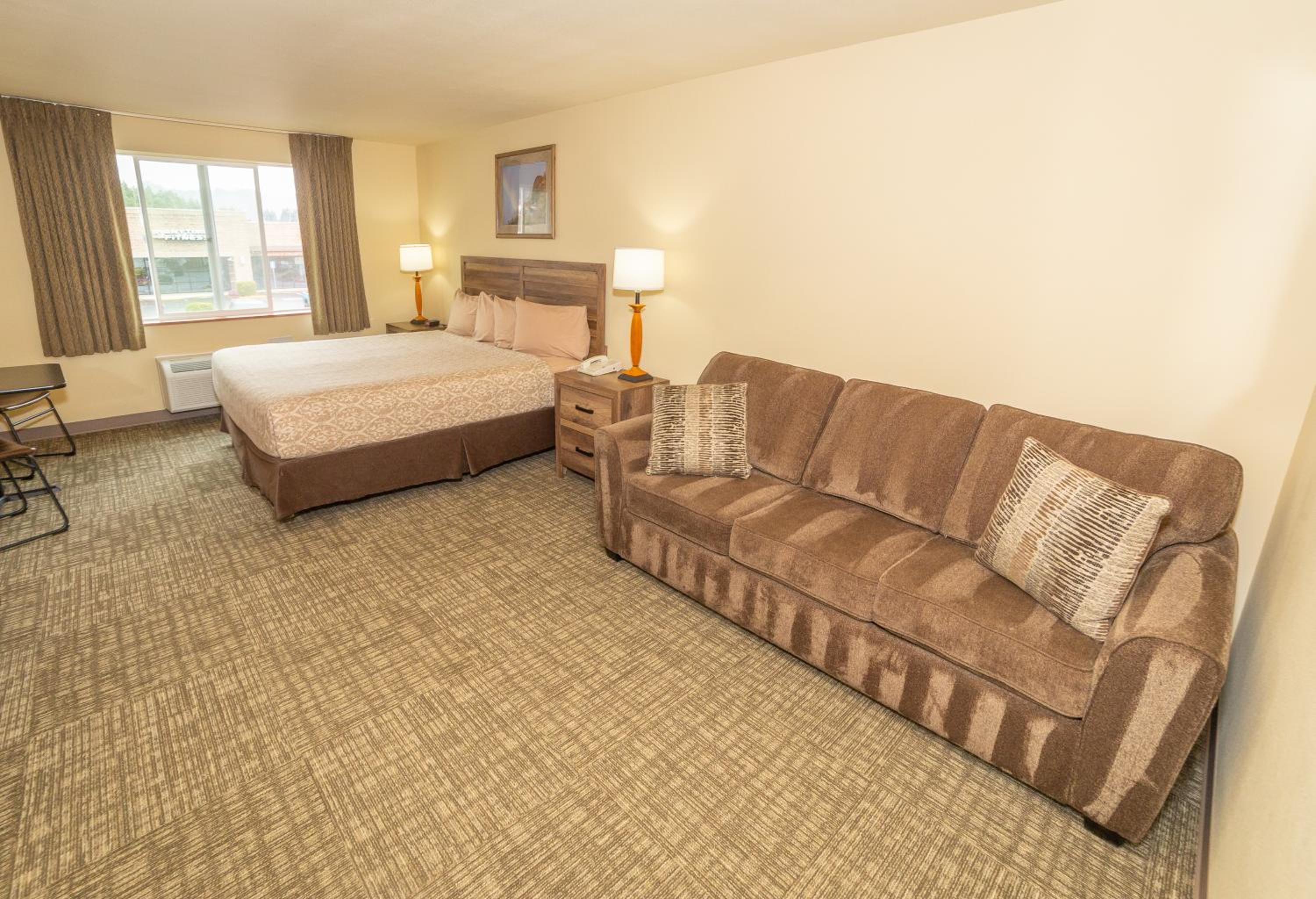 King Room - Non-Smoking - Photo 1