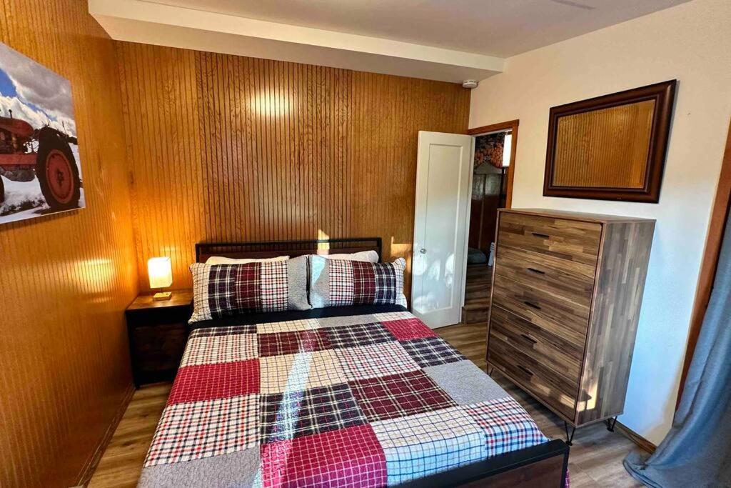 Three-Bedroom House photo 2