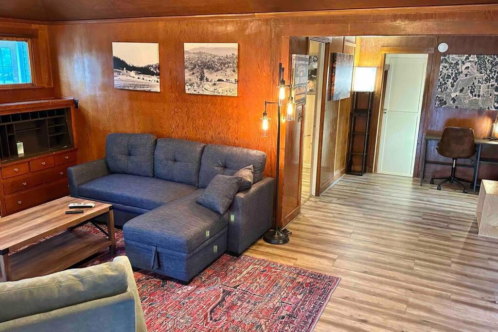 Three-Bedroom House photo 3