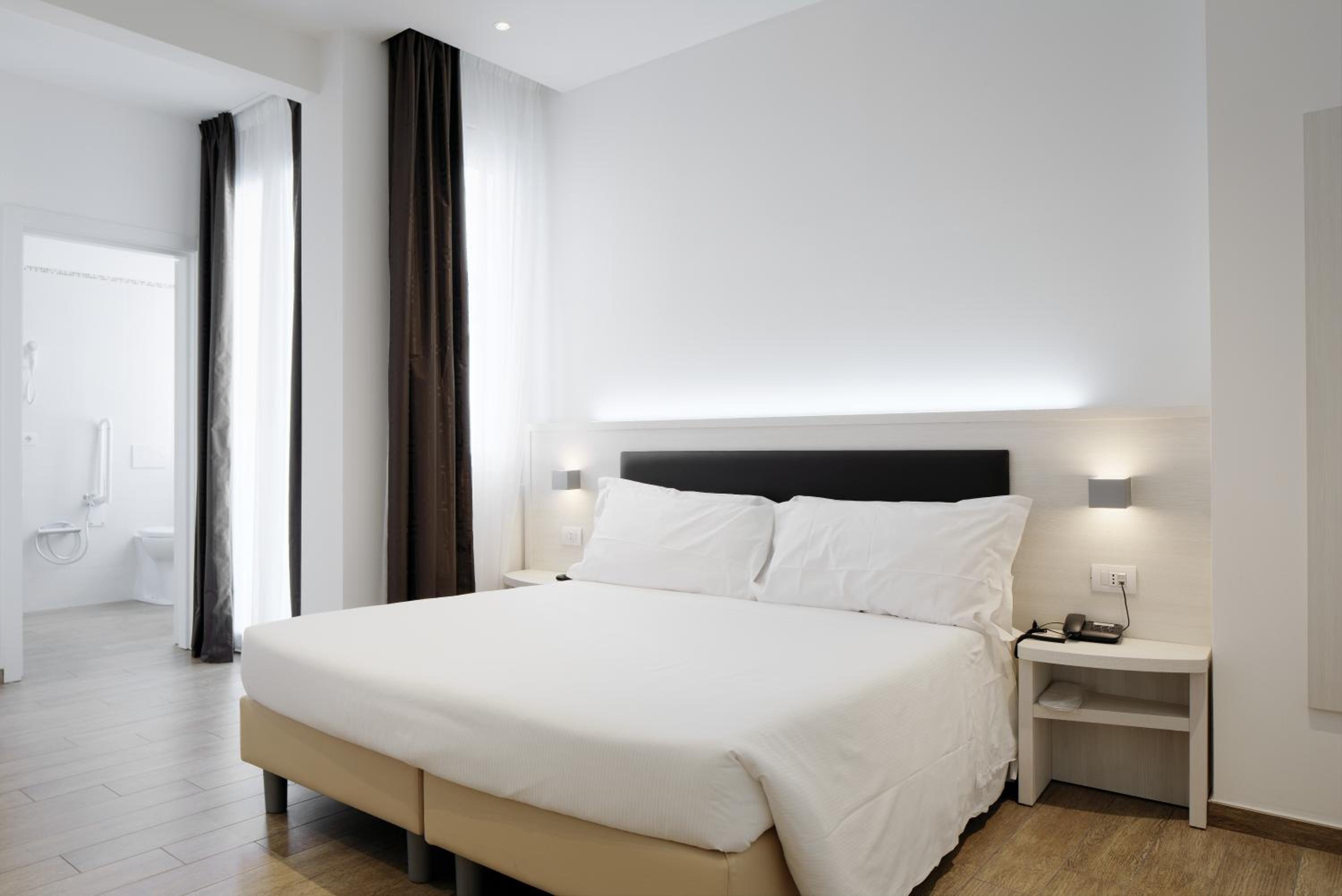 Deluxe King Room photo 1
