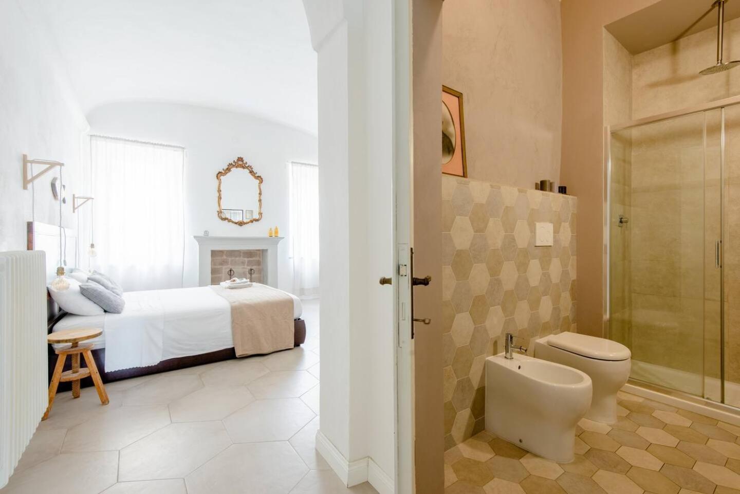 Double Room with Private Bathroom photo 2