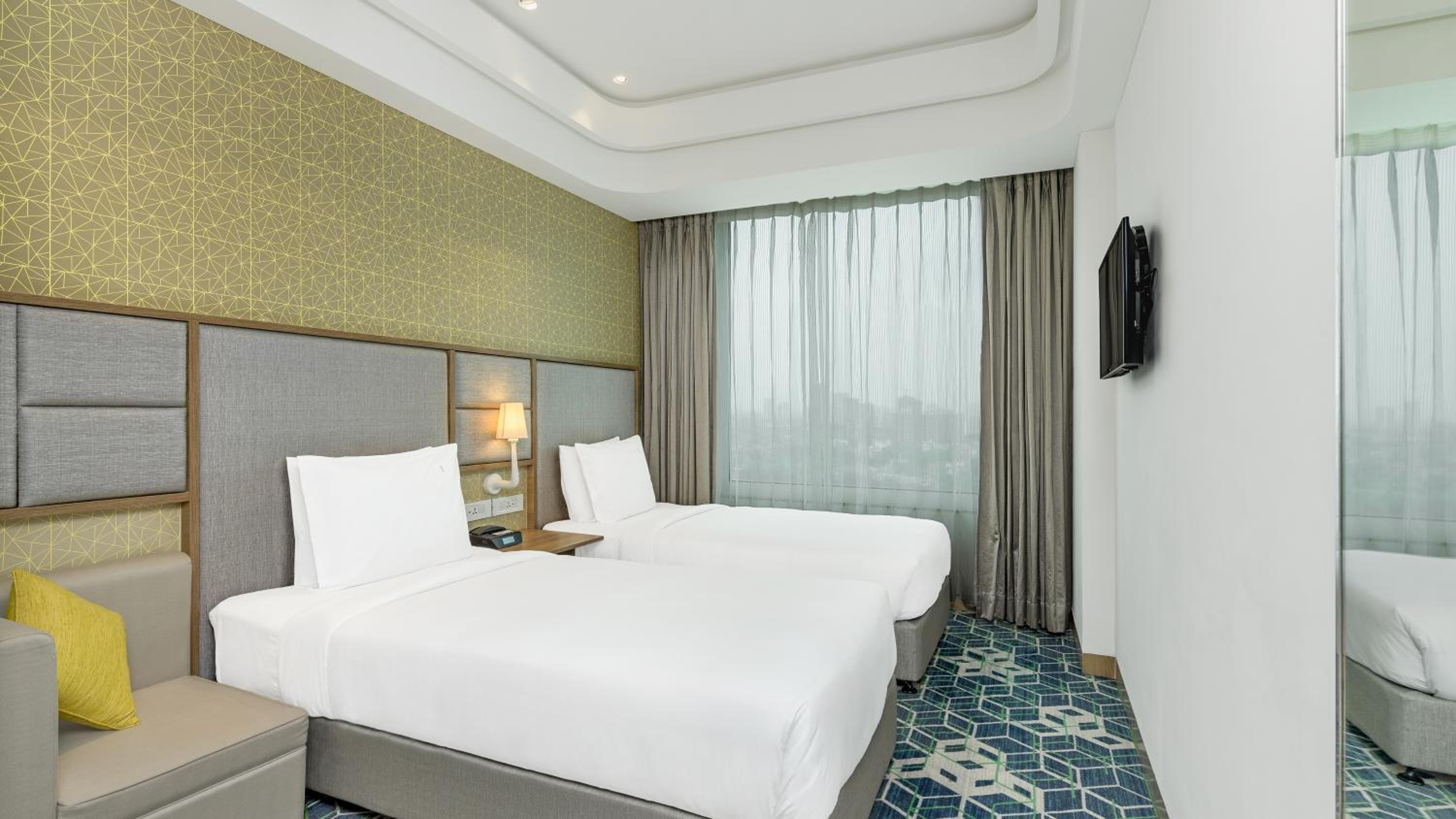 Standard Twin Room with City View with 25% discount on F&B and Laundry, 20% on Spa and Enjoy Buy One Get One at Viva Bar during Happy Hours (12 noon to 06:00 PM) - Photo 1