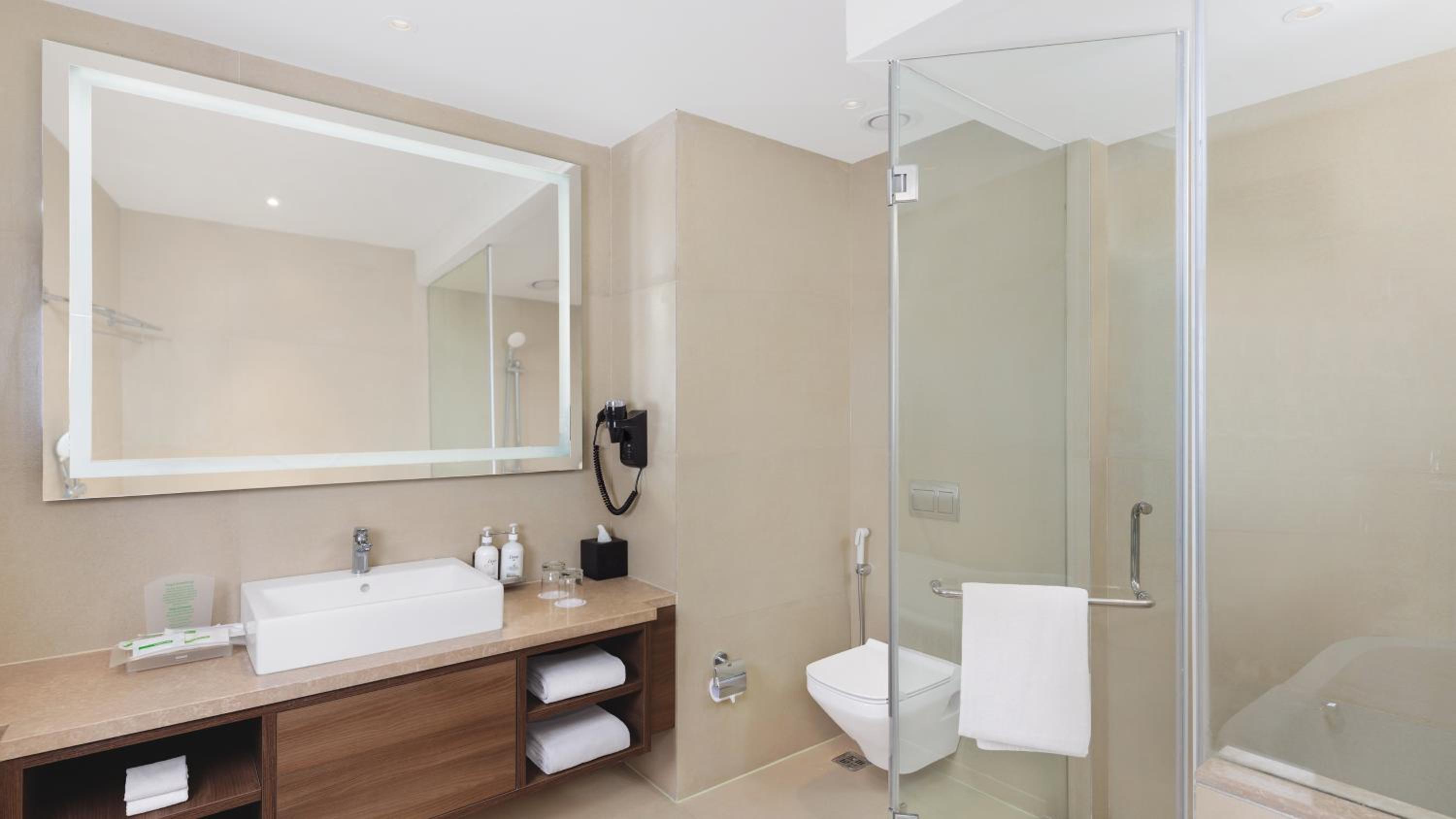 One-Bedroom Suite with Balcony and Kitchenette with 25% discount on F&B, SPA and Laundry, Enjoy Buy One Get One at Viva Bar during Happy Hours (12 noon to 06:00 PM) - Photo 4
