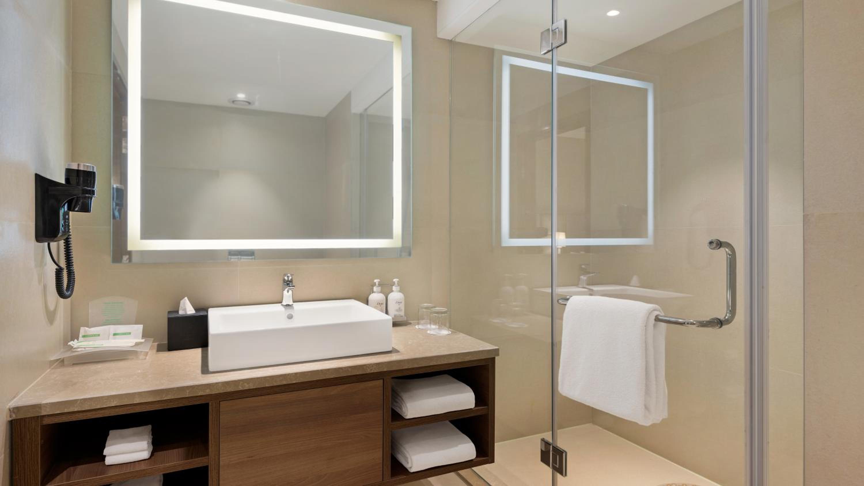 One-Bedroom Suite with Kitchenette with 25% discount on F&B, Spa and Laundry, Enjoy Buy One Get One at Viva Bar during Happy Hours (12 noon to 06:00 PM) - Photo 4
