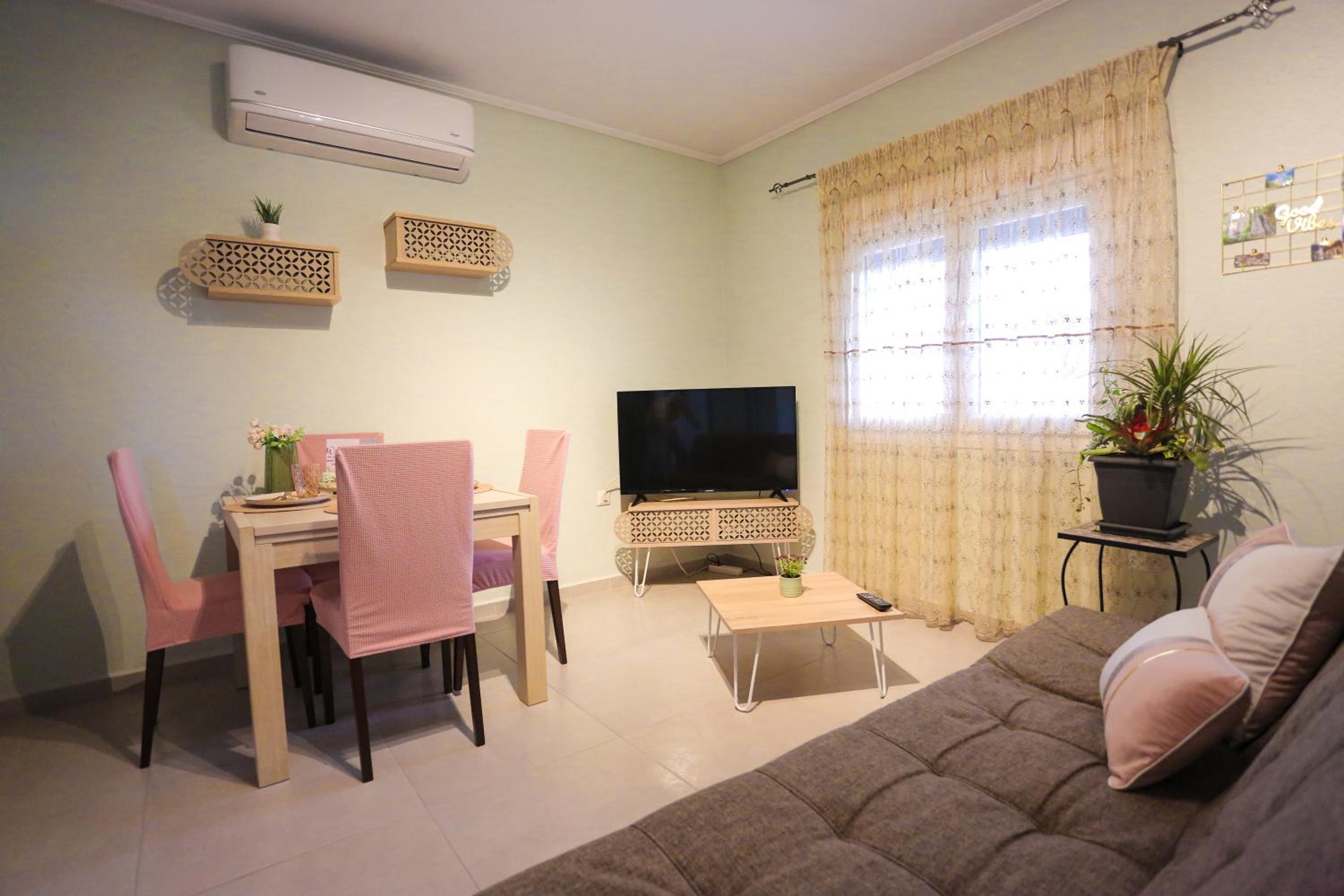 One-Bedroom House photo 1