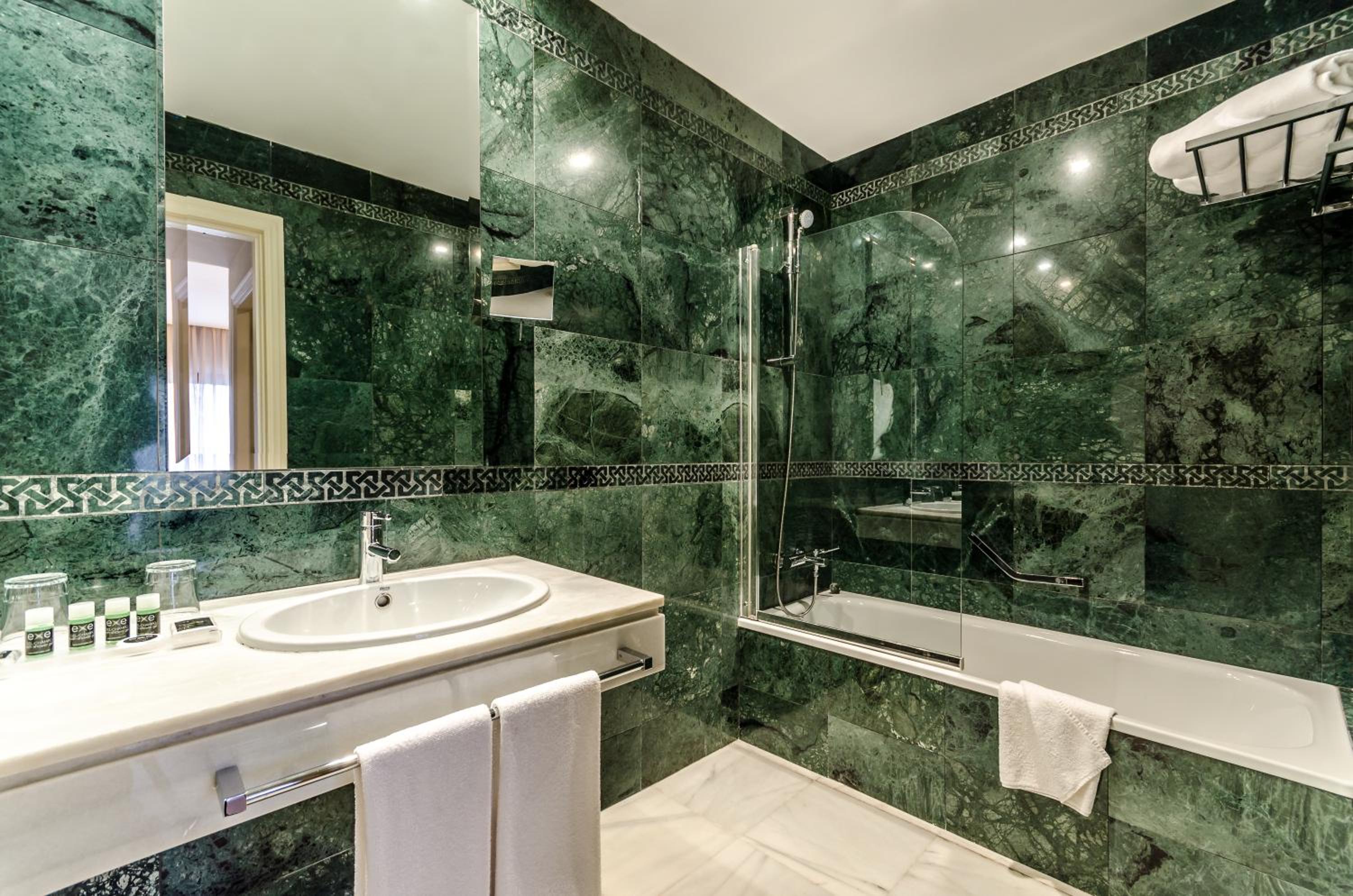 Double or Twin Room with Extra Bed photo 2