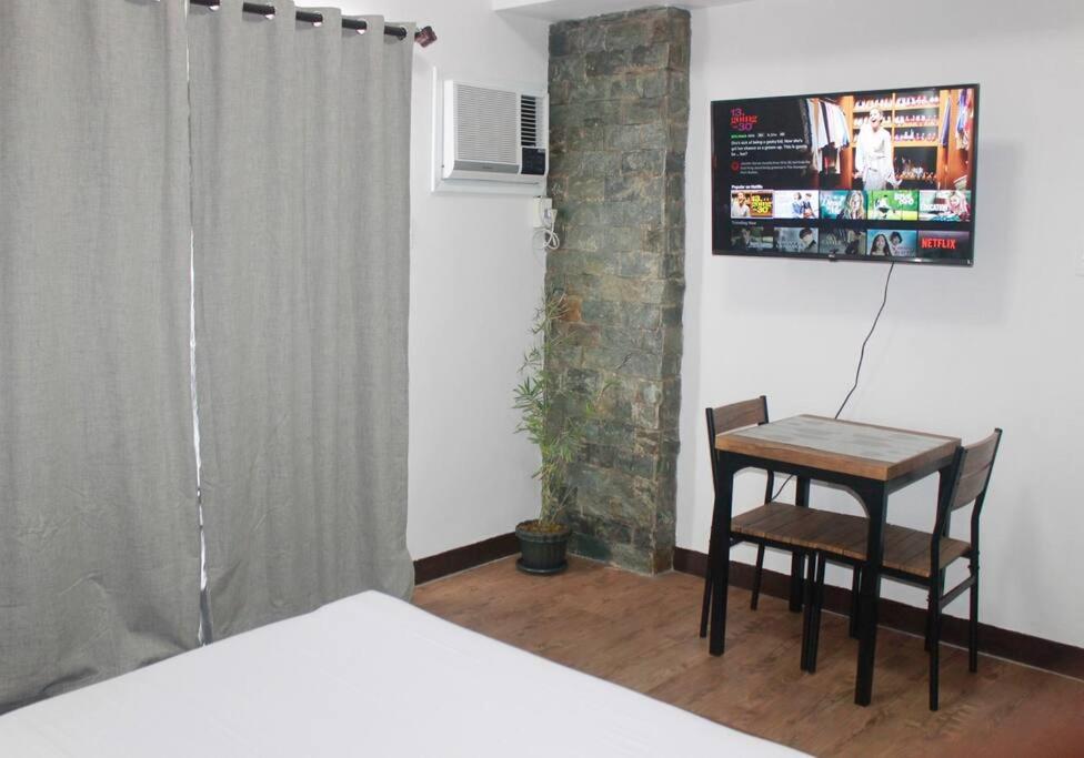 Studio with Balcony - Photo 13