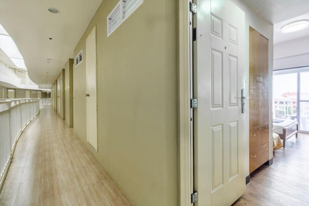Studio with Balcony - Photo 19