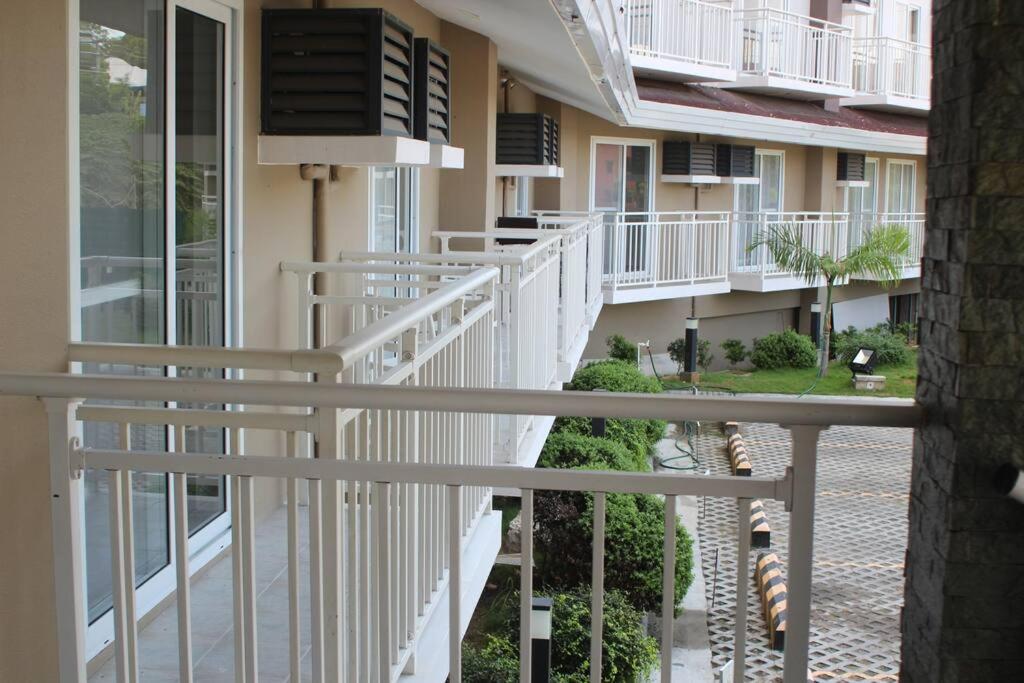 Studio with Balcony - Photo 24