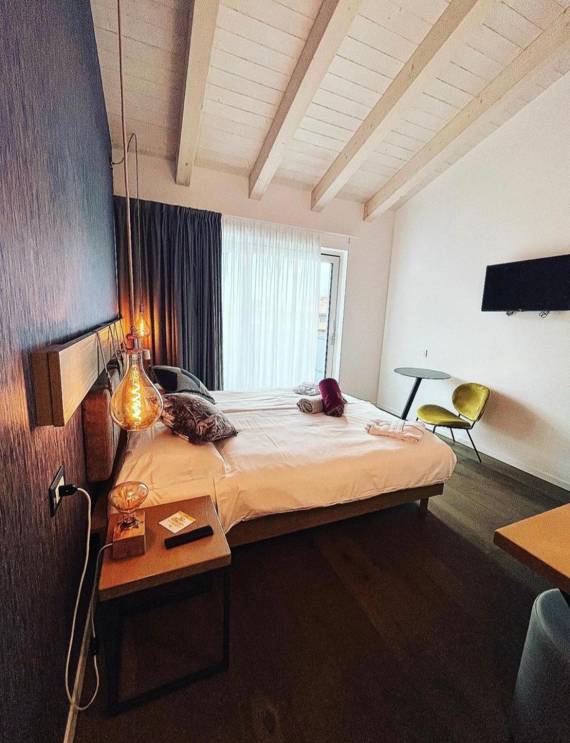 Standard Doppel- oder Zweibettzimmer mit Balkon