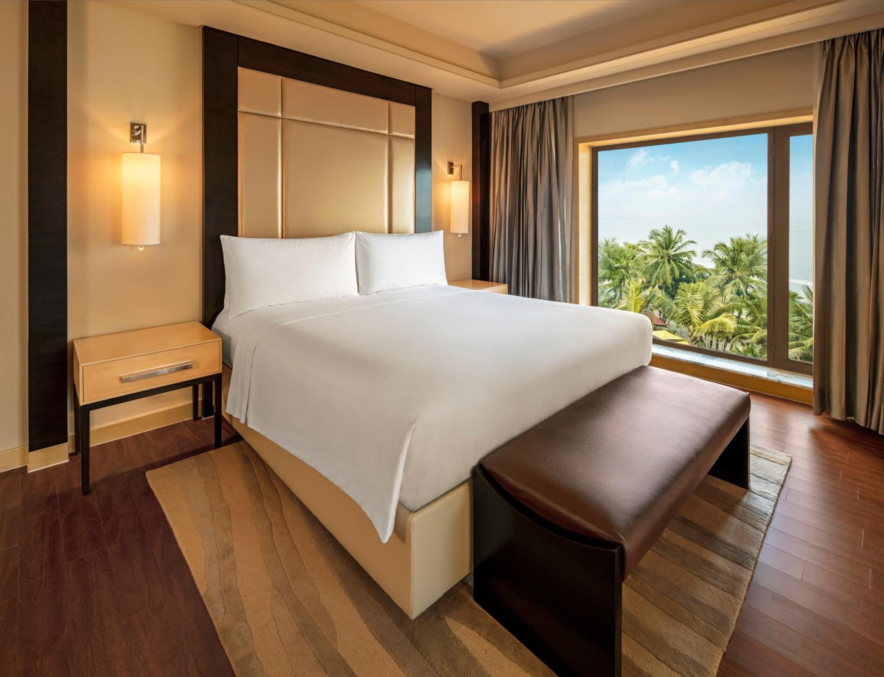 Executive Lounge Access, Guest room, 1 King - Photo 7
