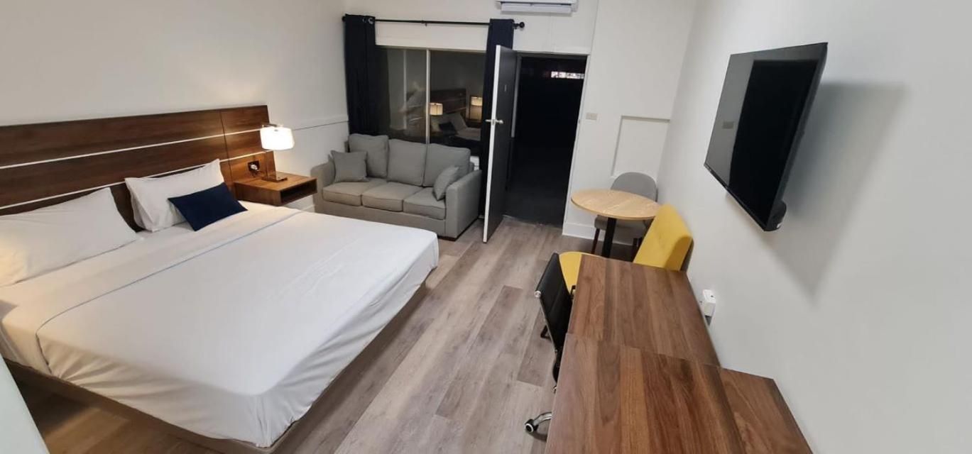 Deluxe Room (2 Adults + 1 Child) photo 1