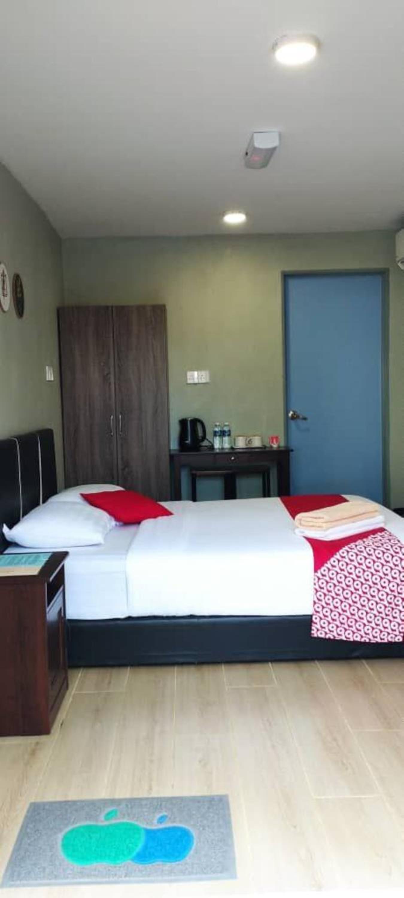 Queen Room - Photo 15