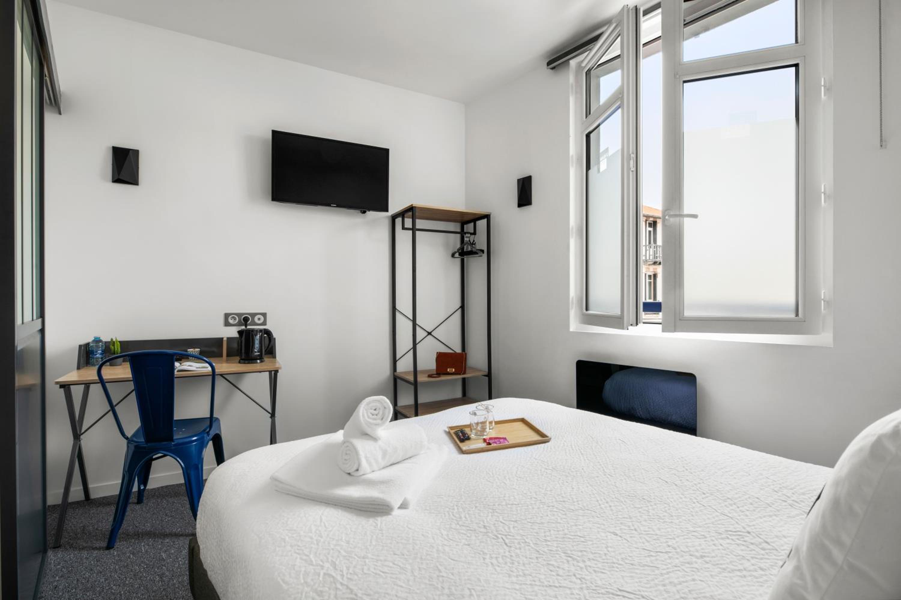 Double Room - Photo 15