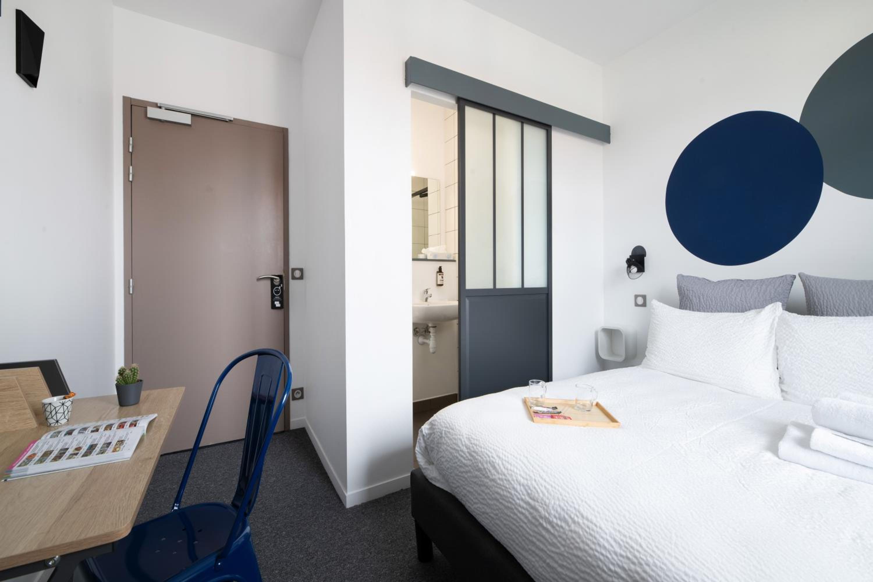 Double Room - Photo 9