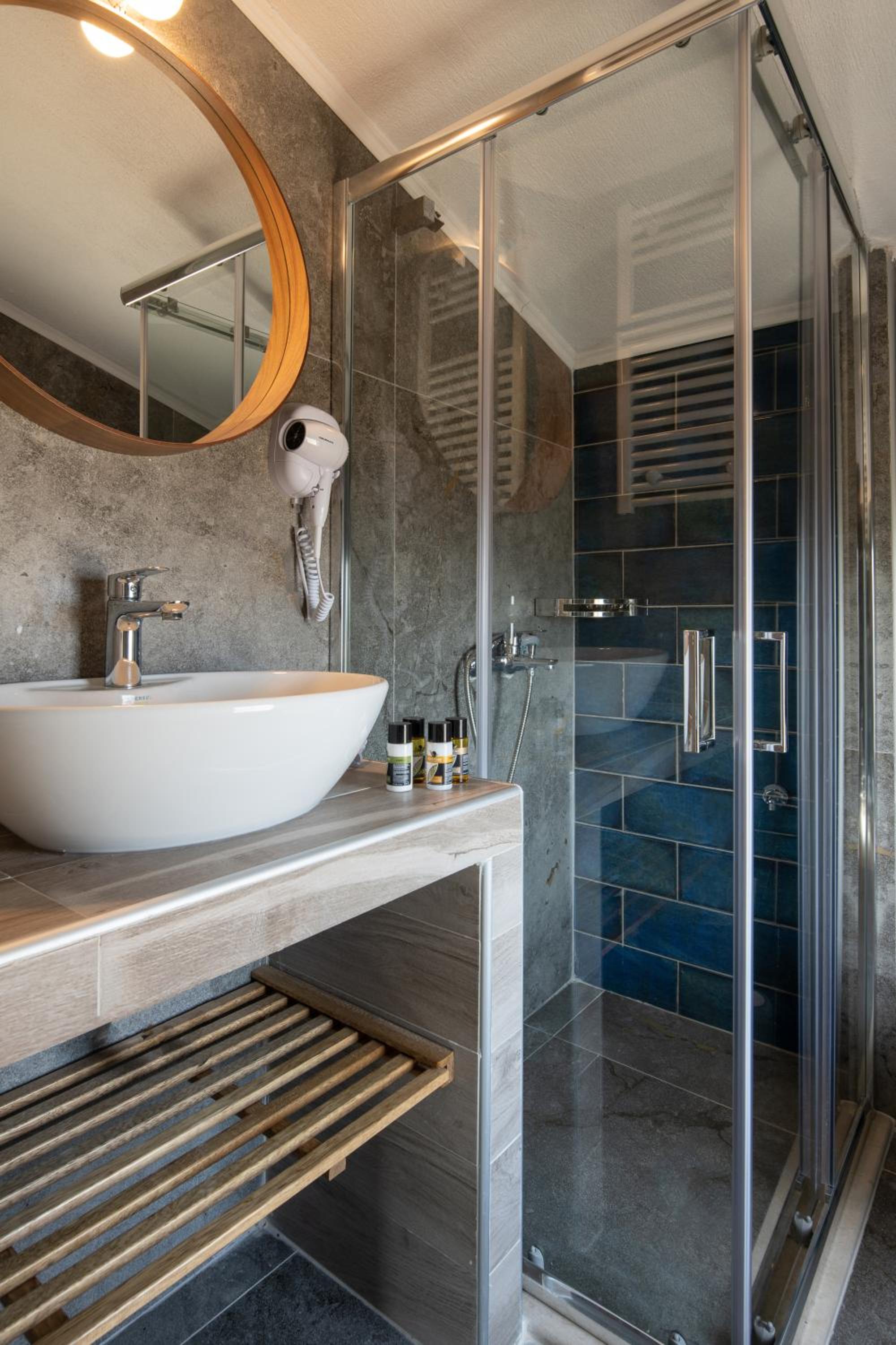 Two-Bedroom Suite - Photo 9