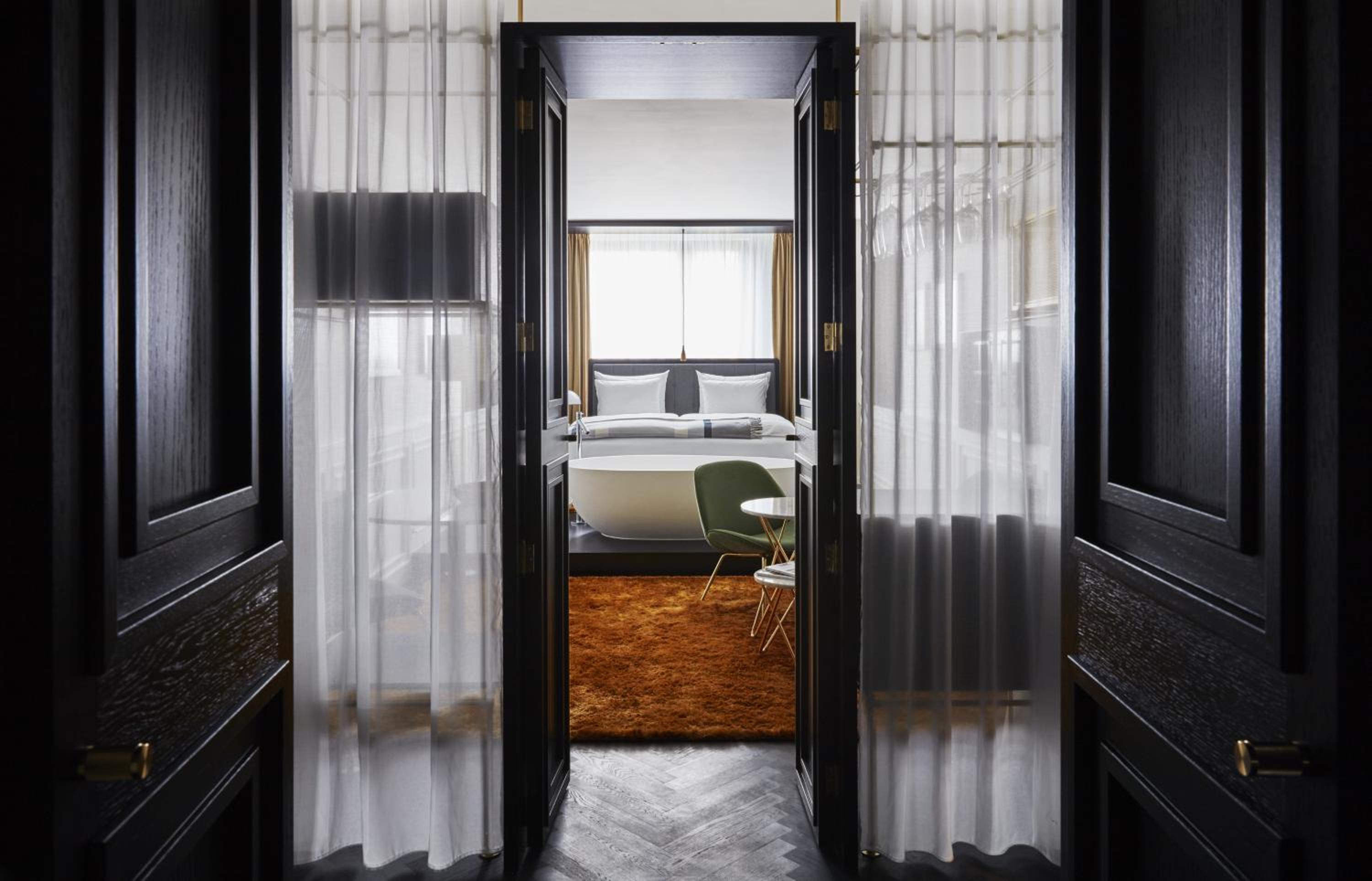 Junior King Suite - Photo 3