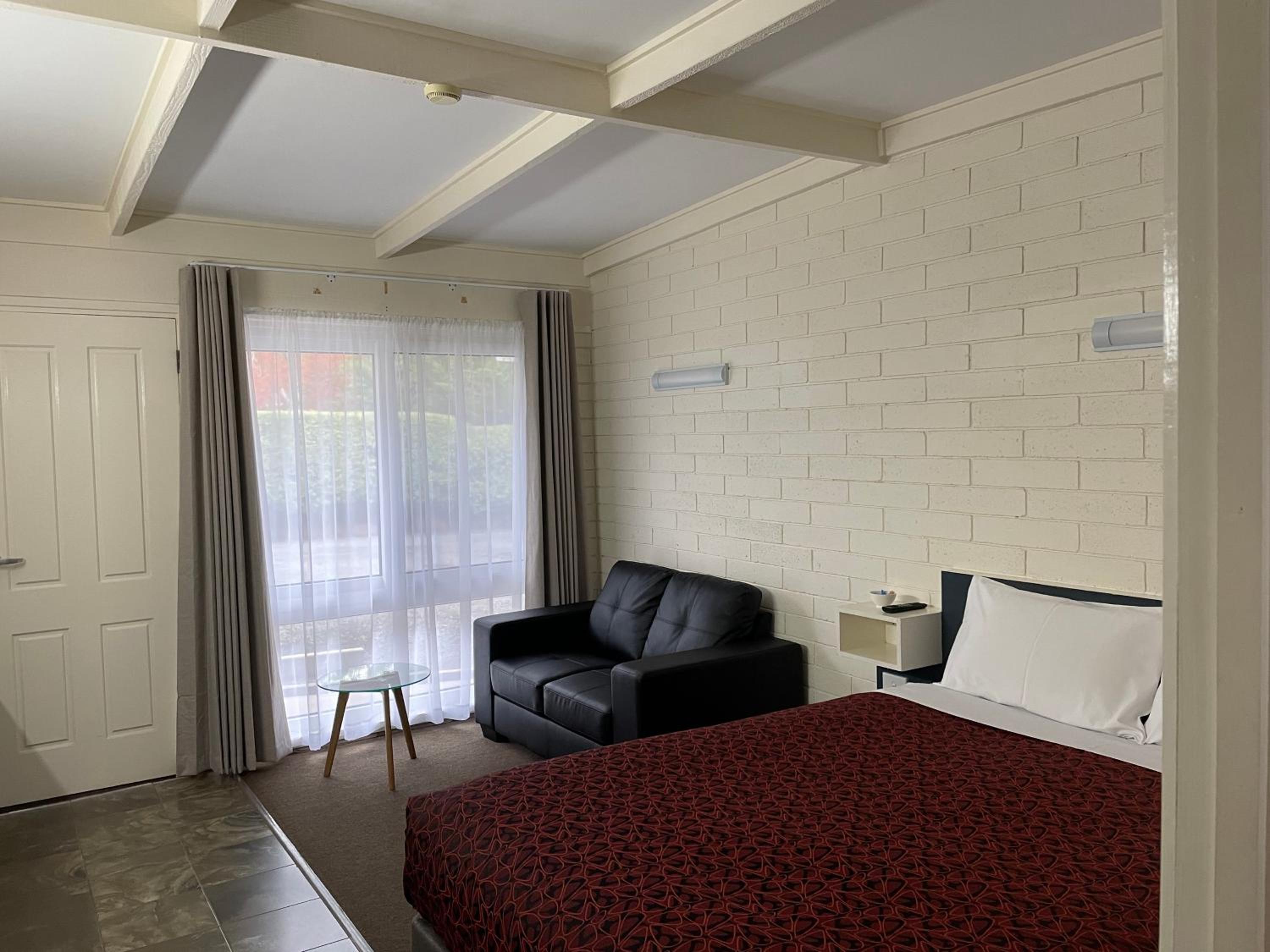 Queen Room - Photo 5