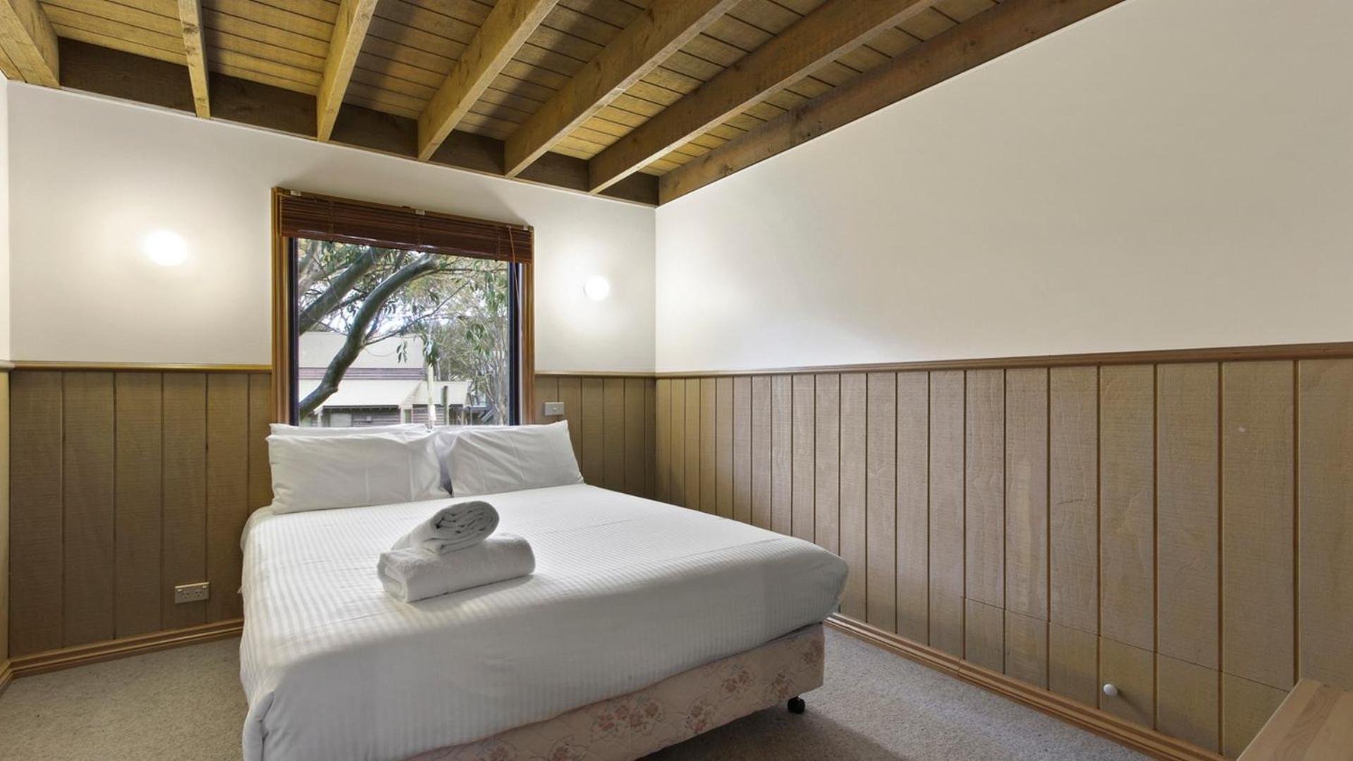 Five-Bedroom House photo 1