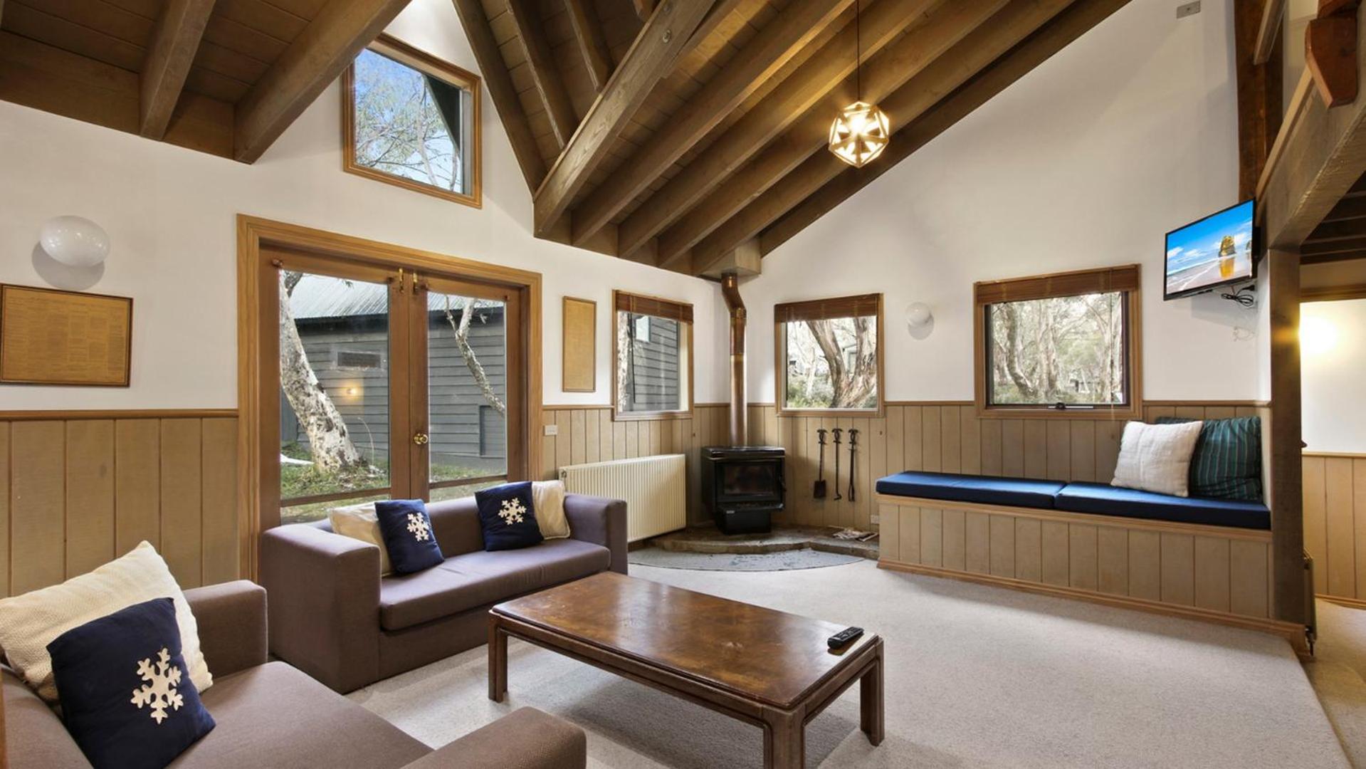Five-Bedroom House photo 3