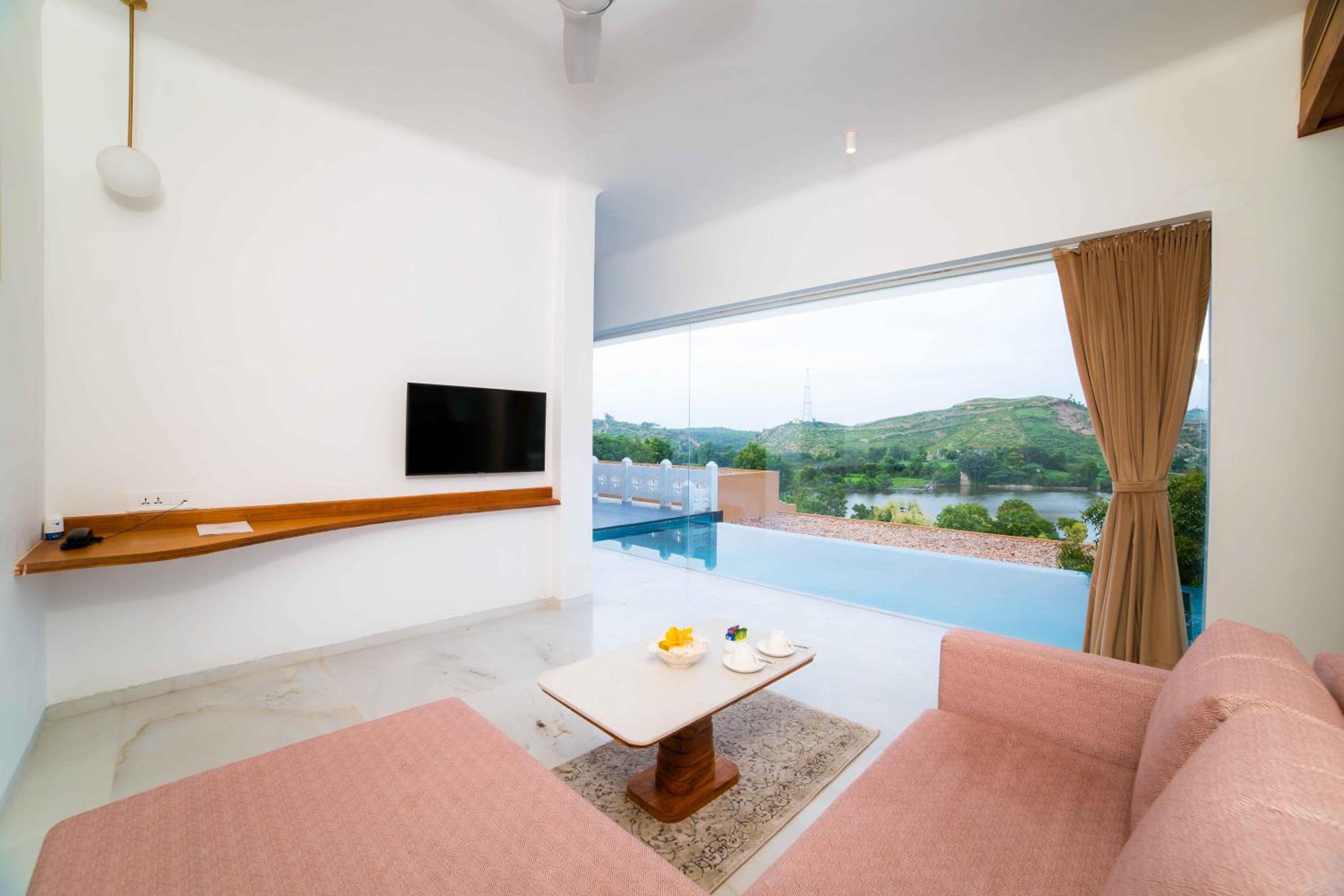Villa with Private Pool - Photo 4