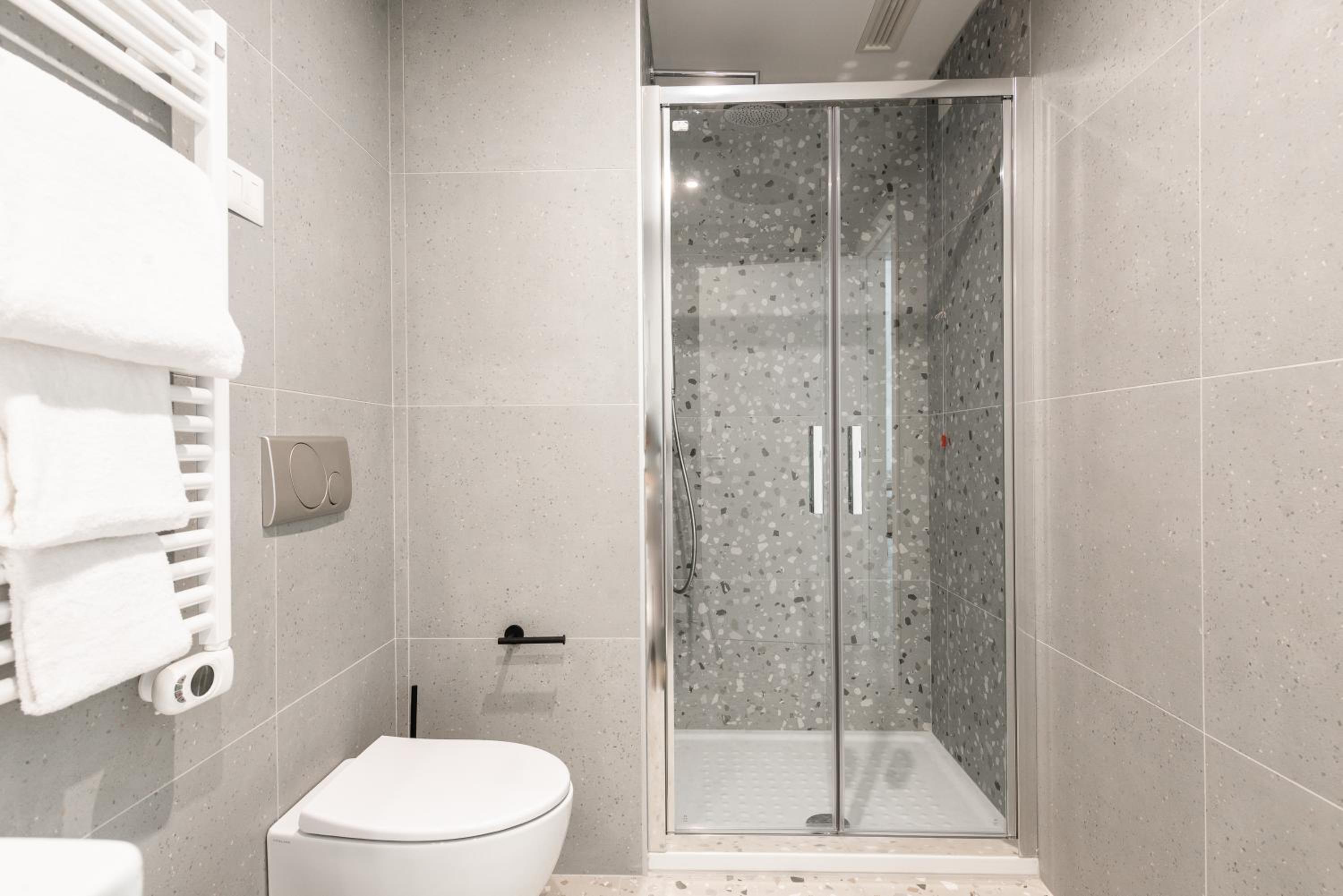 One-Bedroom Apartment with Balcony photo 2