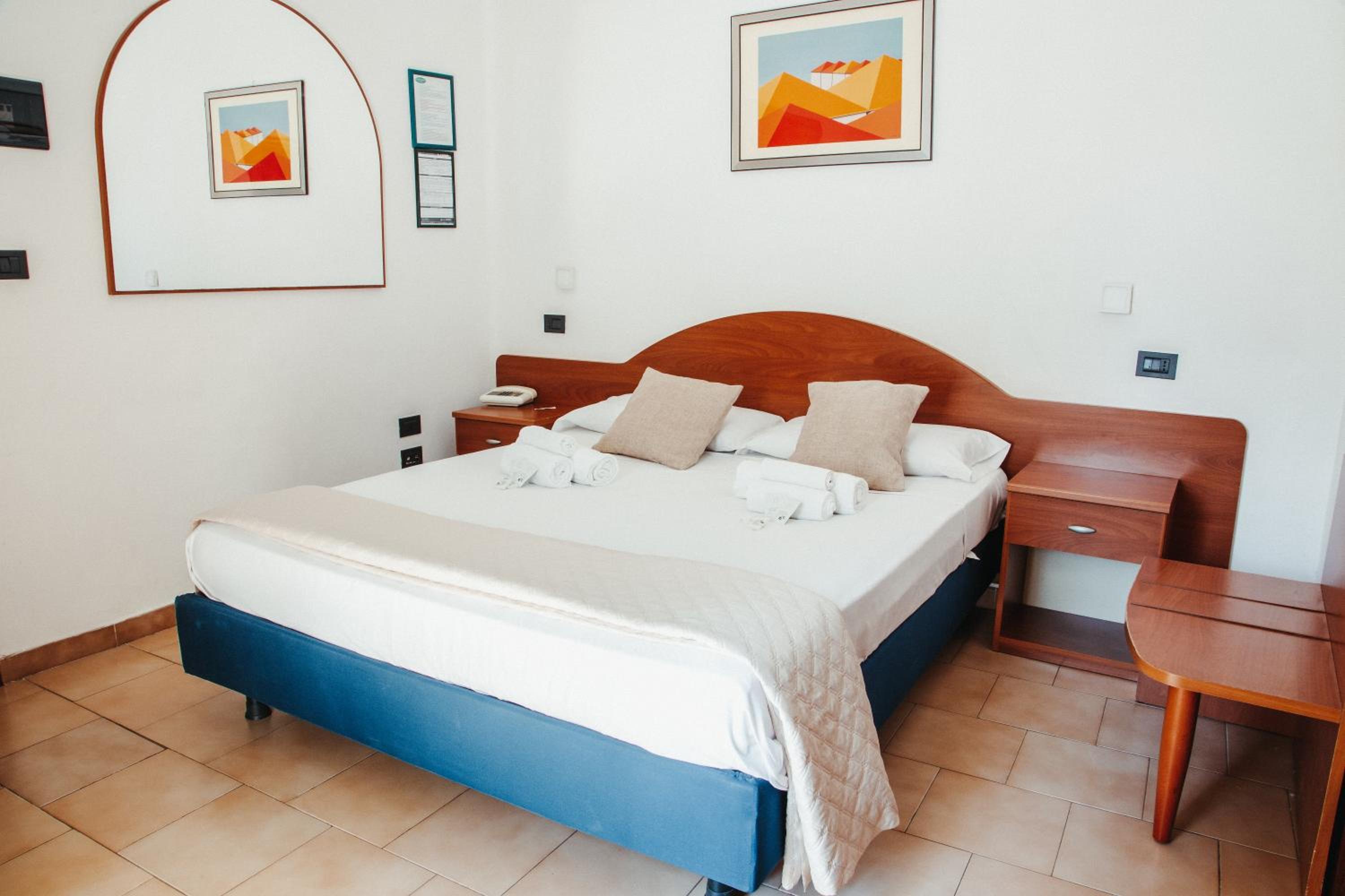 Double or Twin Room - Photo 3