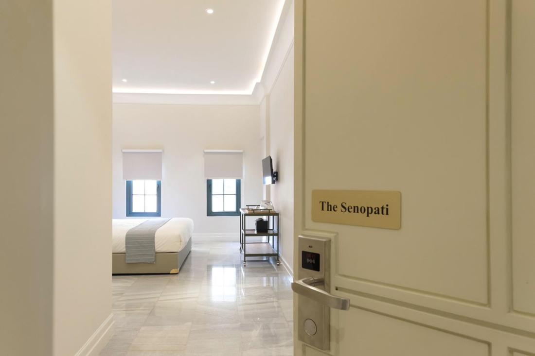 Deluxe King Room - Photo 3