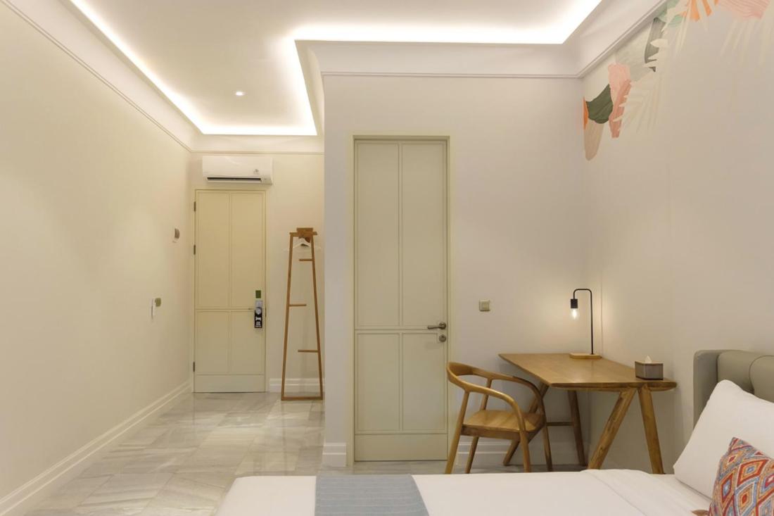 Deluxe King Room - Photo 5