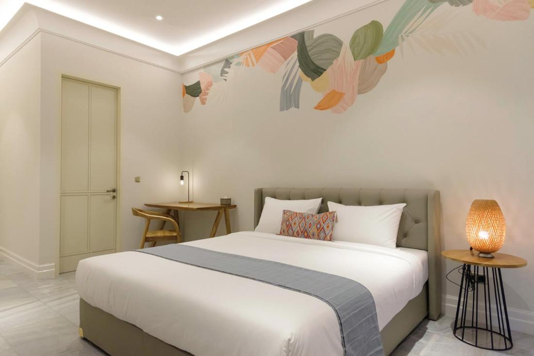 Deluxe King Room - Photo 12