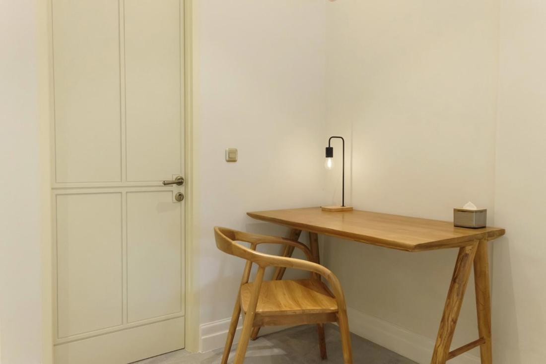Deluxe King Room - Photo 7