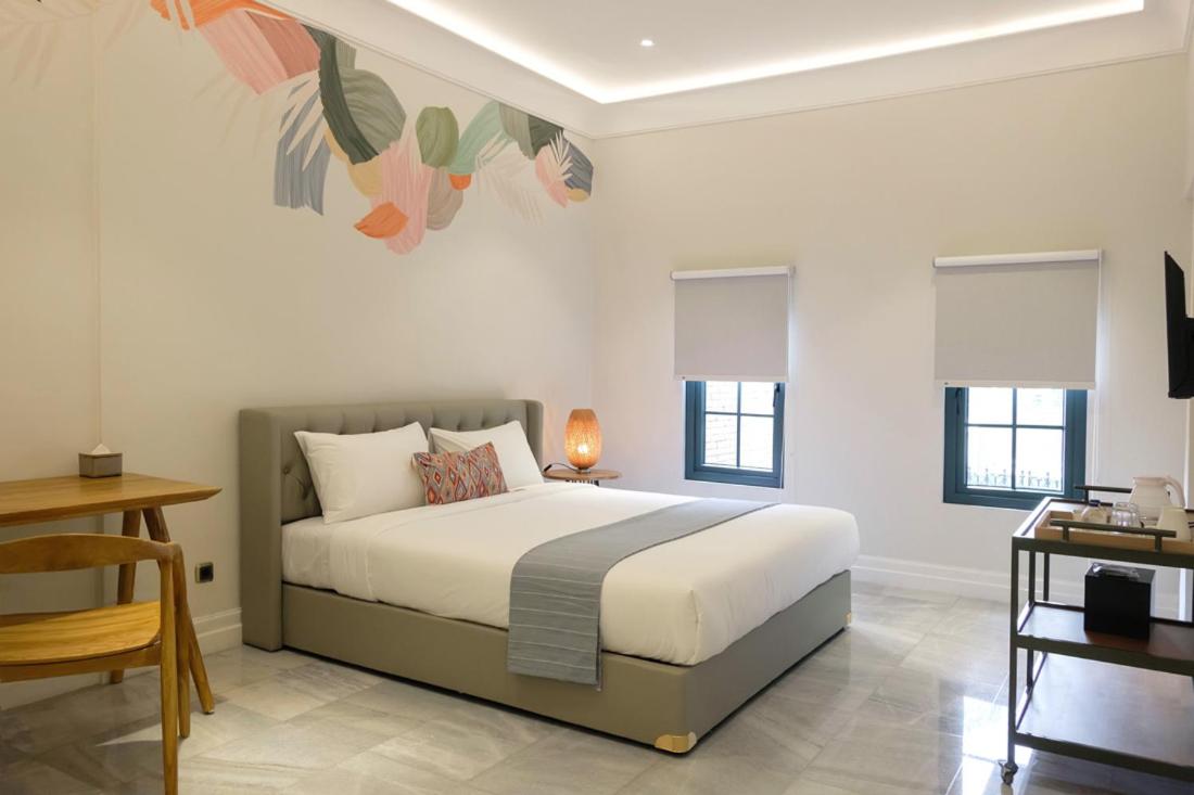 Deluxe King Room - Photo 10