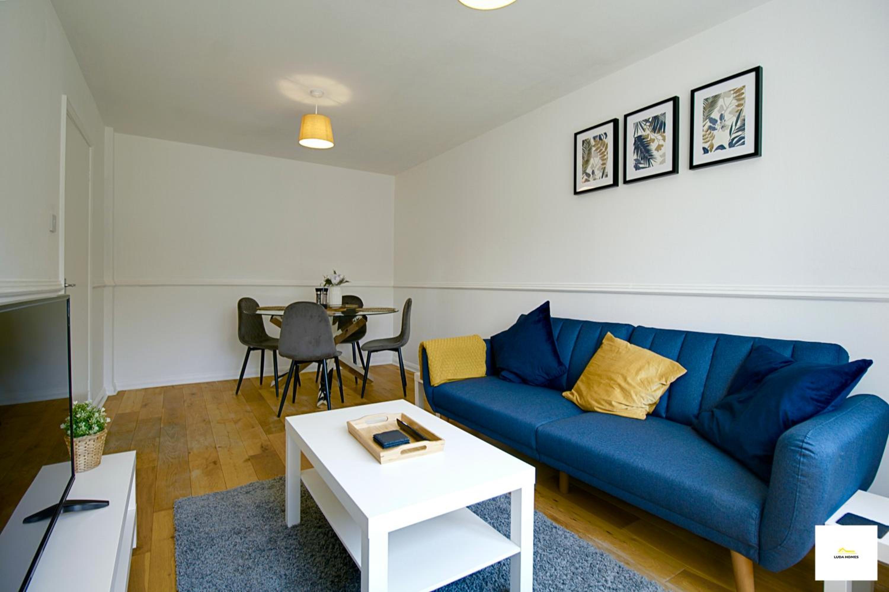 One-Bedroom Apartment photo 1