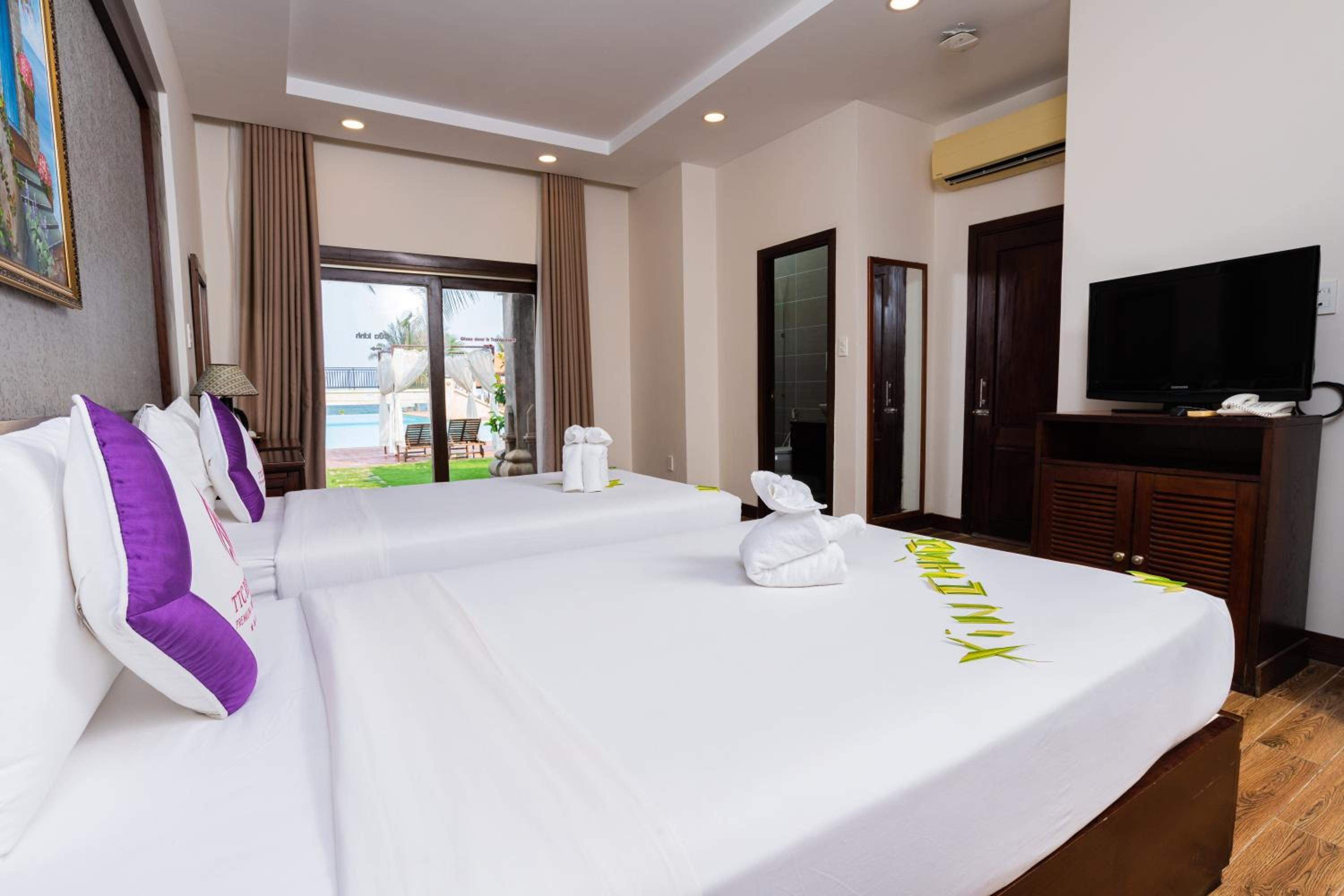 Senior Suite Twin with Pool View	 - Photo 9