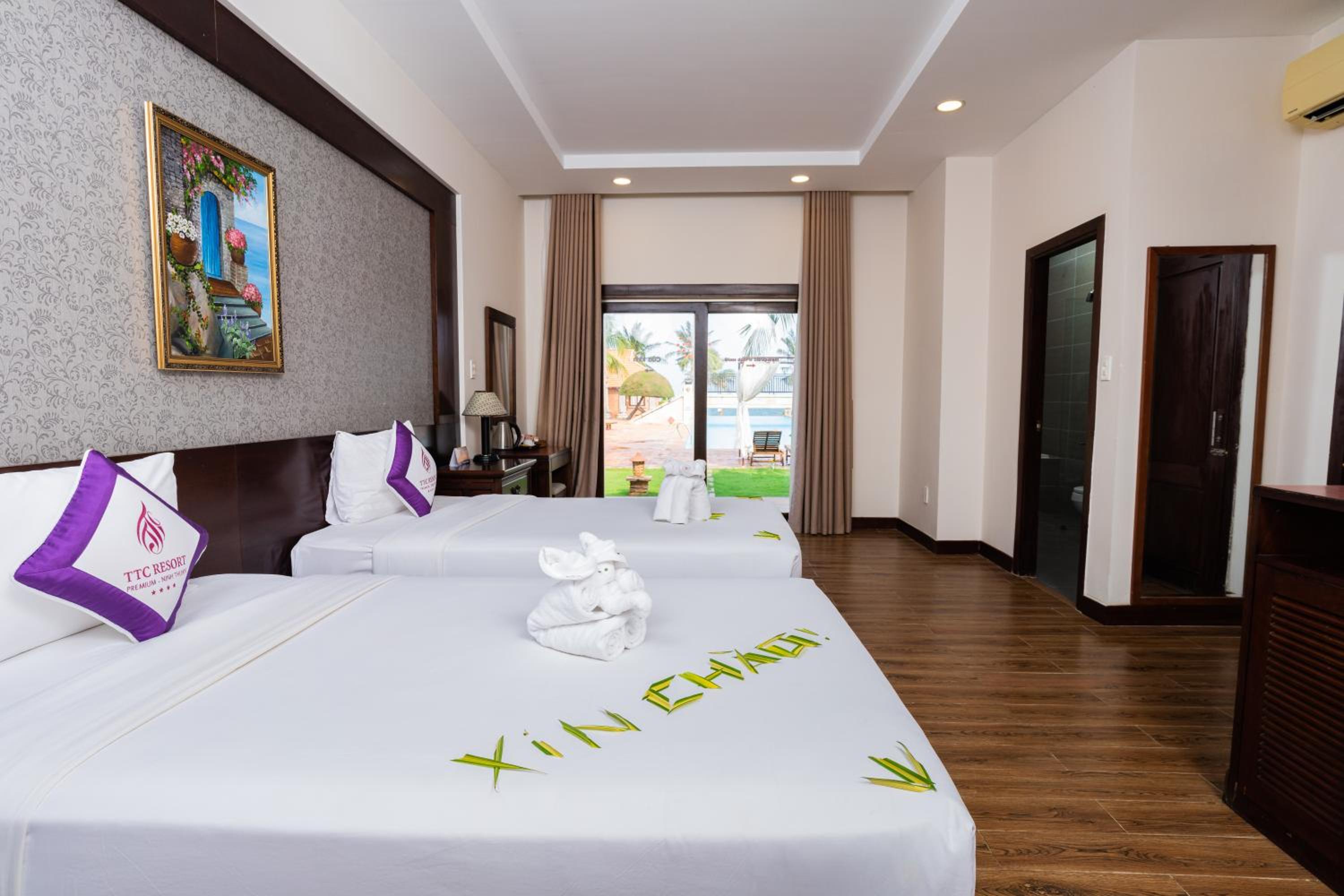 Senior Suite Twin with Pool View	 - Photo 1