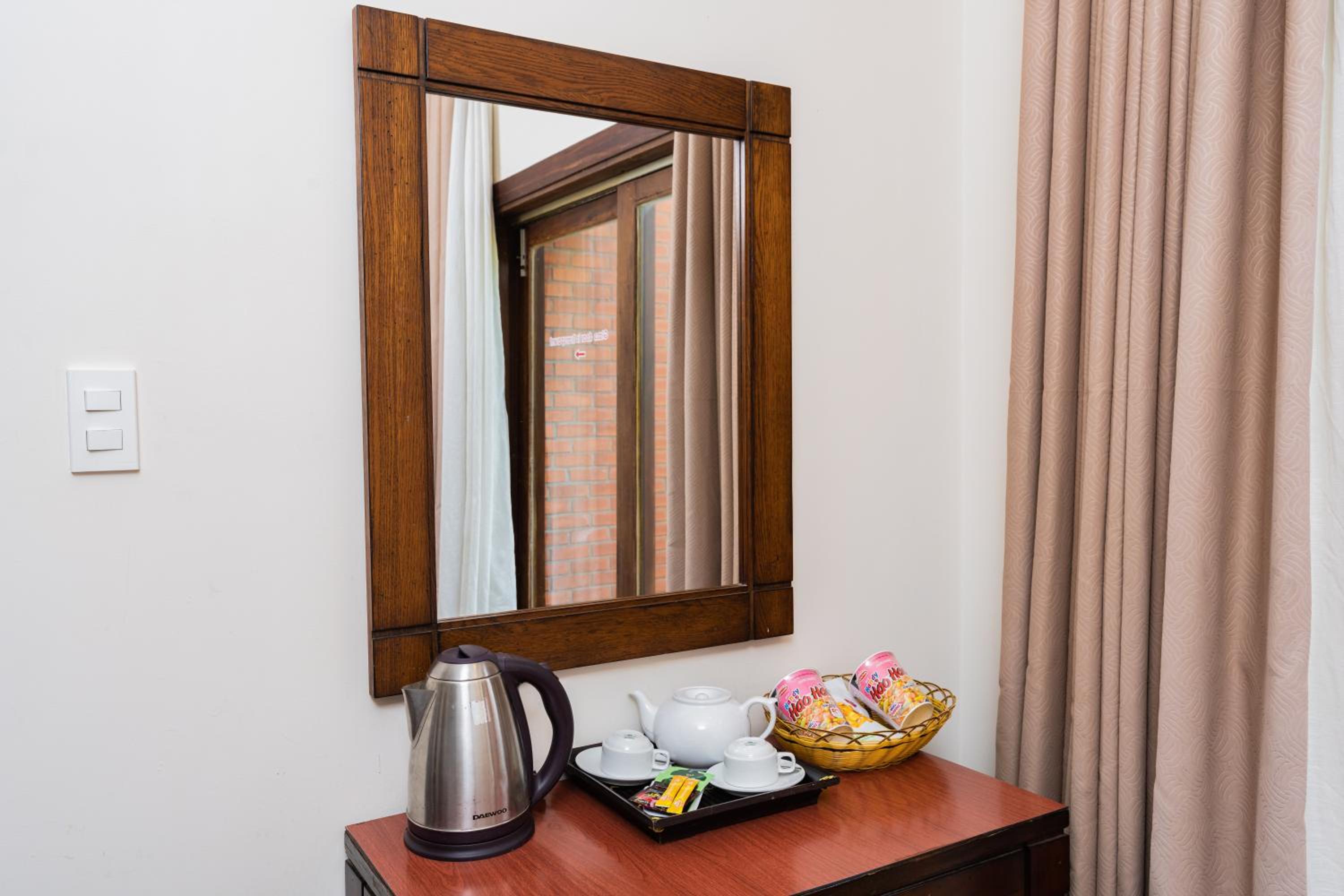 Senior Suite Double with Pool View	 - Photo 10