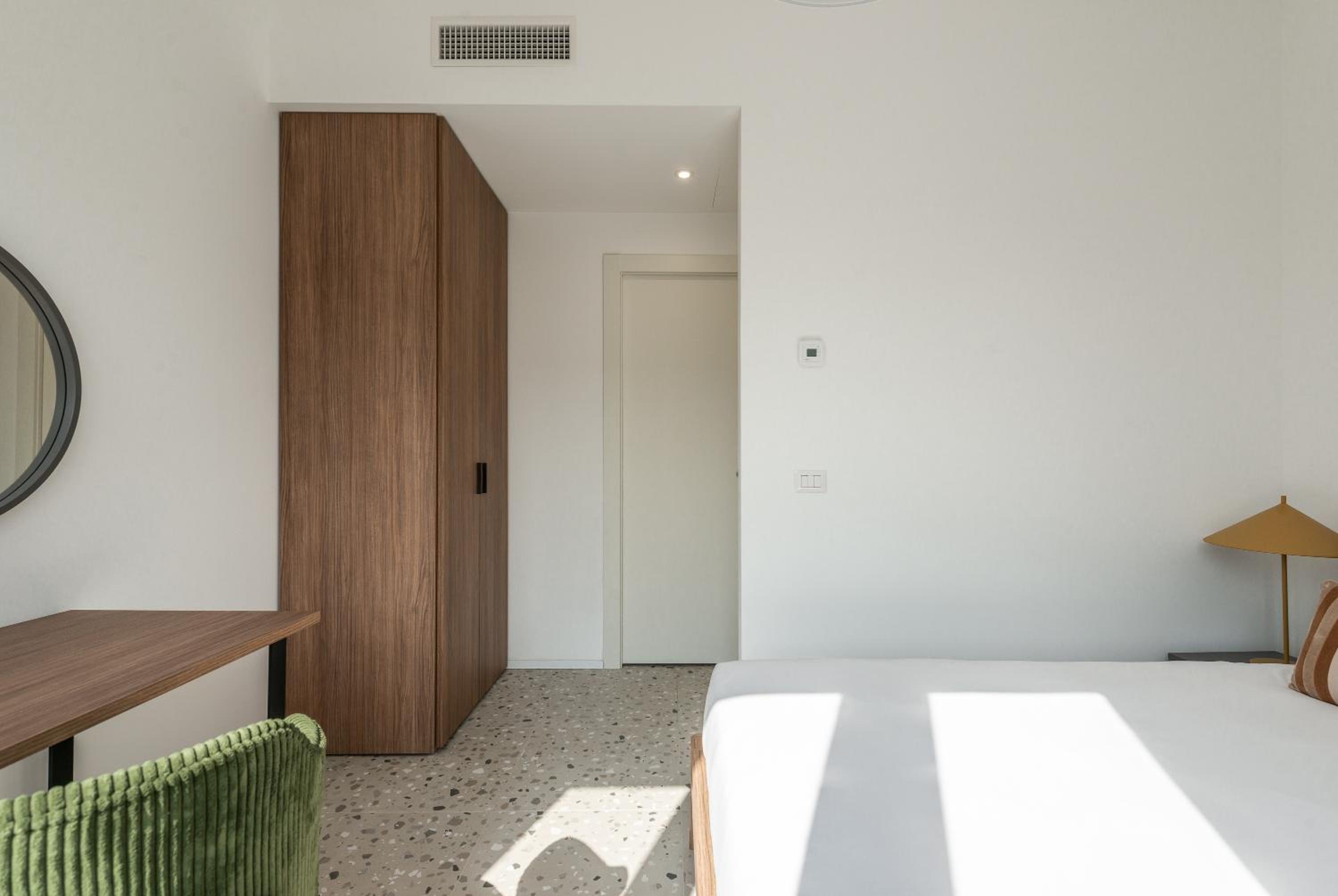 Two-Bedroom Apartment with Balcony photo 3